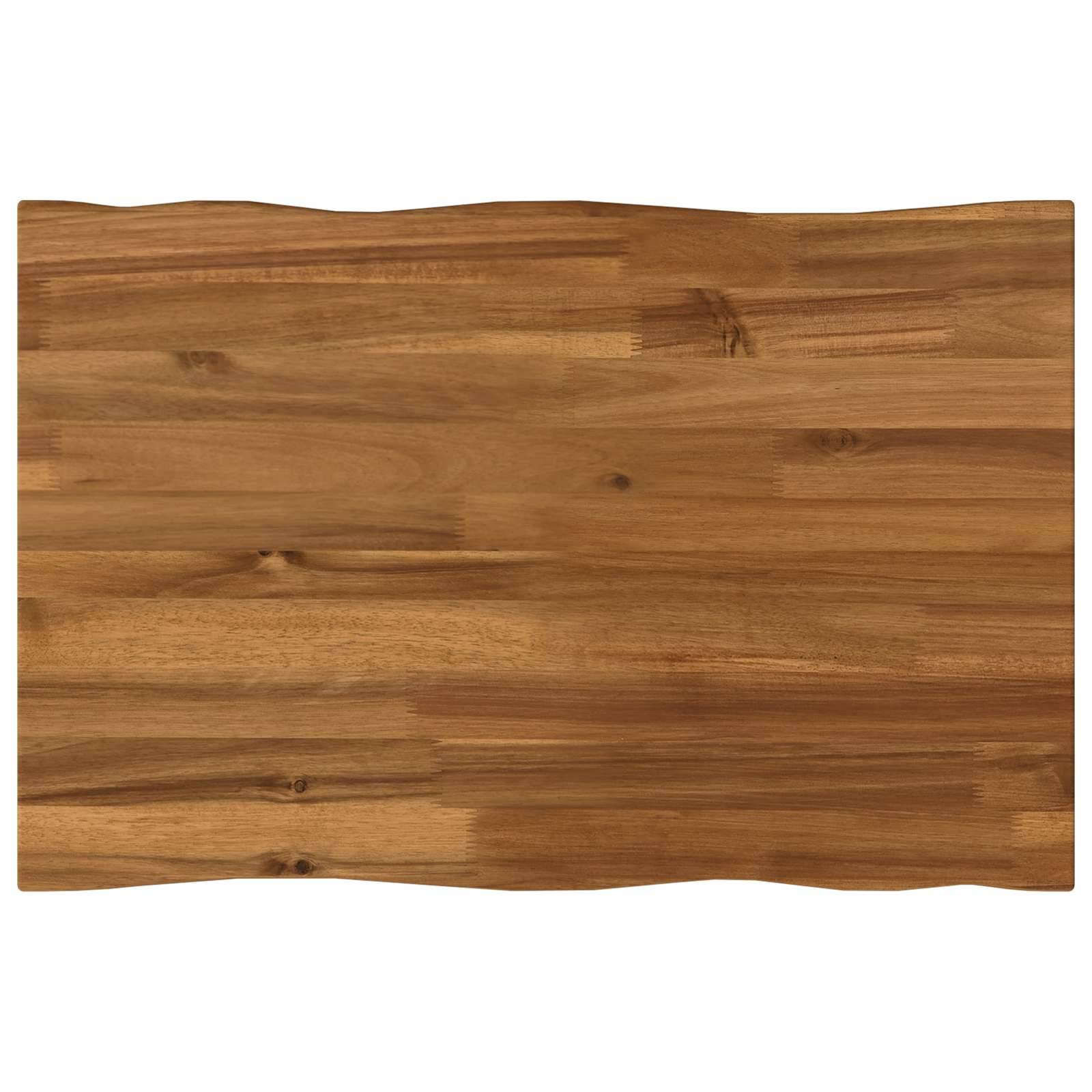 Rechteckiges Holzbrett oder eine Tischplatte mit natürlicher Holzmaserung auf weißem Hintergrund.