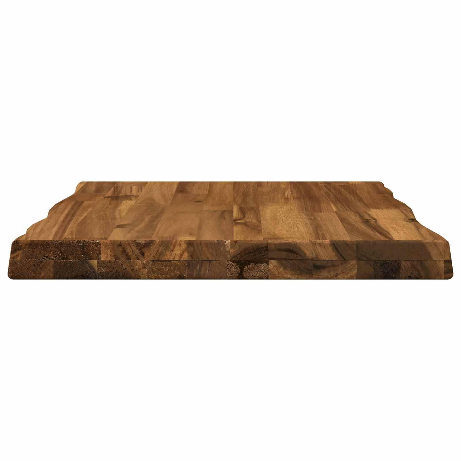 Rechteckiges Holzschneidebrett mit abgerundeten Ecken auf weißem Hintergrund.