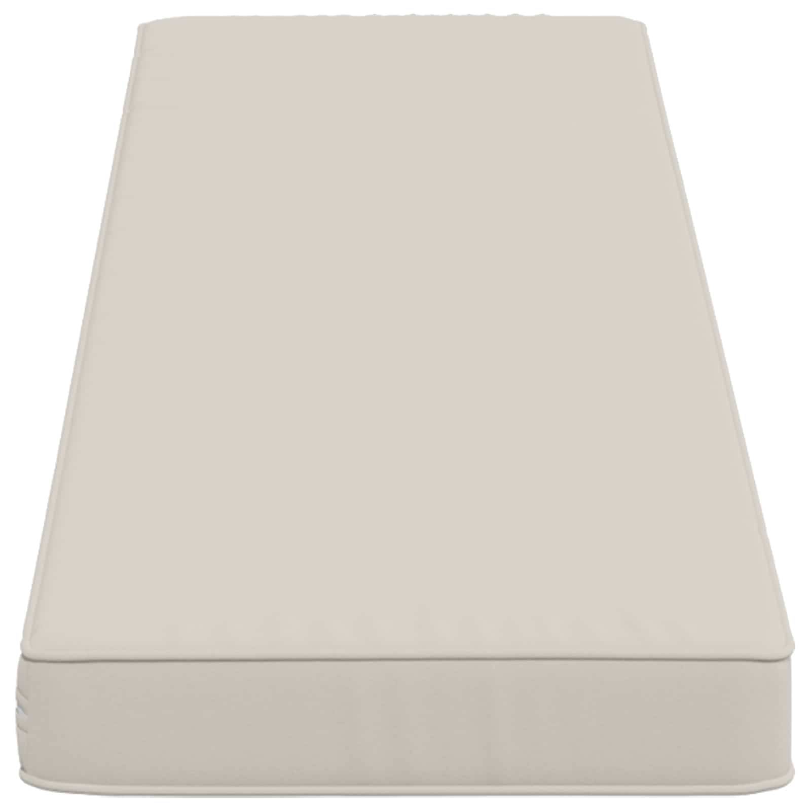 Beige gepolstertes rechteckiges Sitzkissen oder Polstermöbel von oben auf einfachem weißem Hintergrund gezeigt.