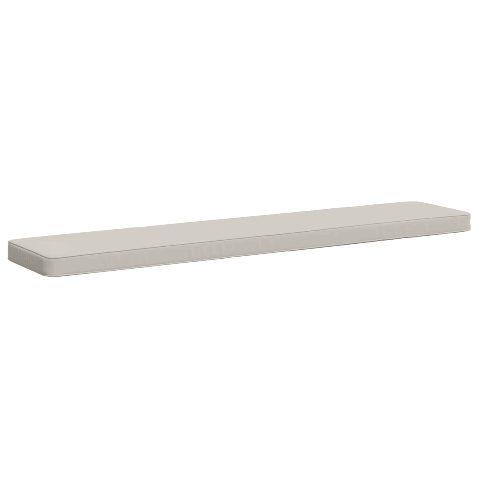Ein langes, schmales Wandregal in hellem Beige mit abgerundeten Ecken auf weißem Hintergrund.