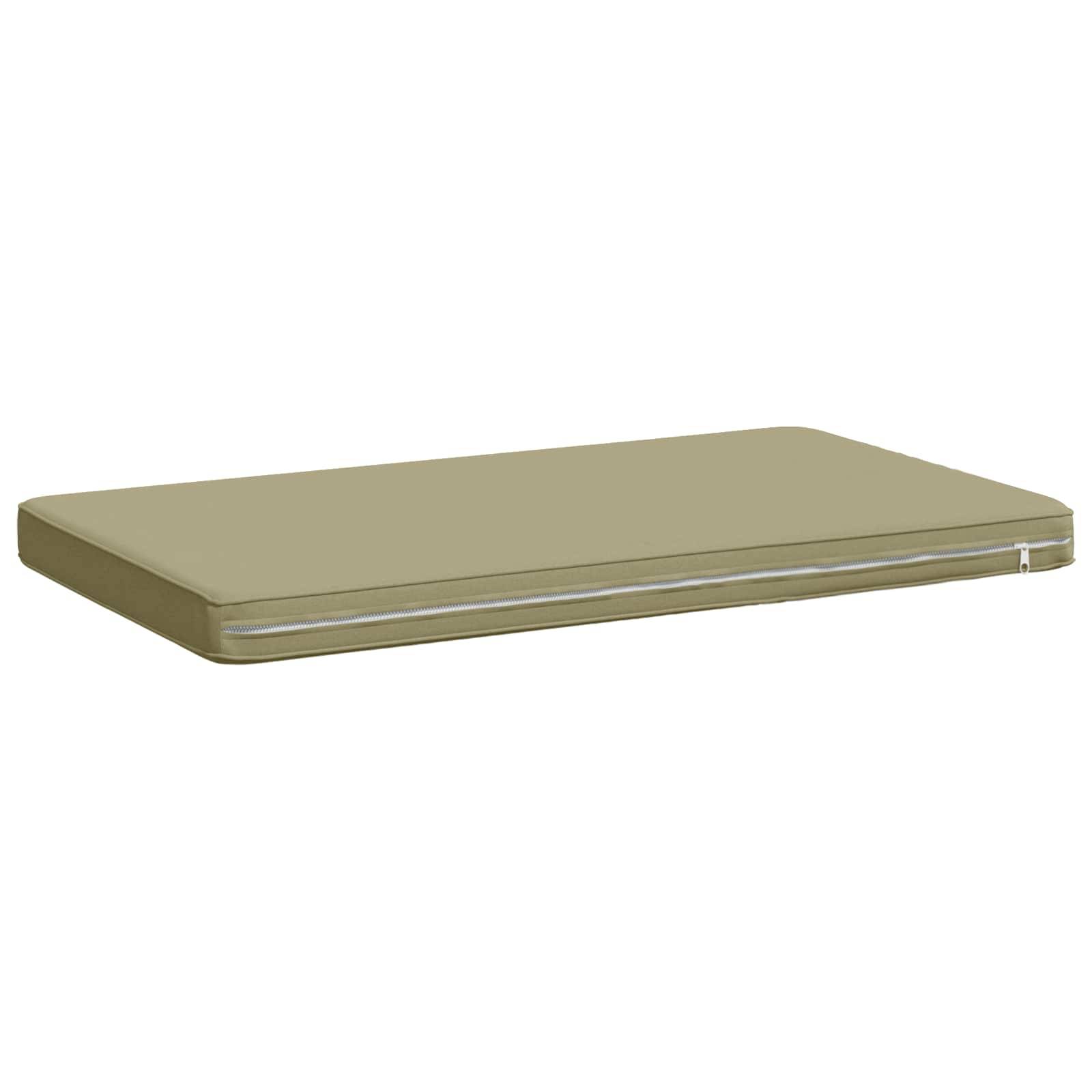 Geschlossene beige rechteckige Matratze oder Kissen mit abgerundeten Kanten auf weißem Hintergrund.
