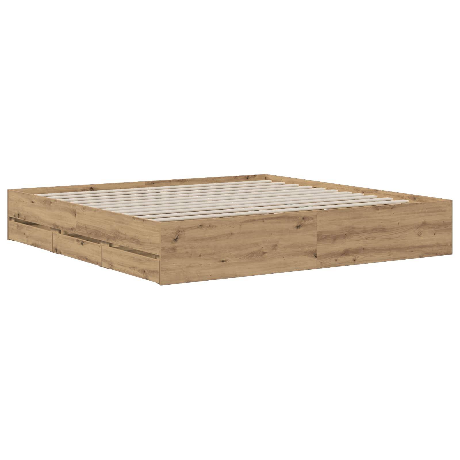 Holzbettgestell mit Lattenrost auf weißem Hintergrund.