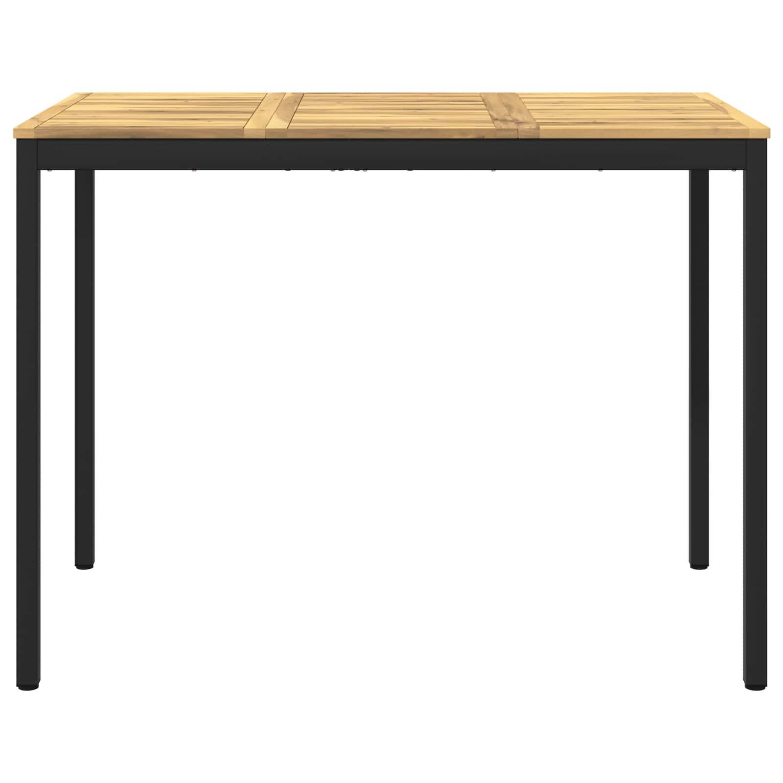 Rechteckiger Tisch mit Holzplatte und schwarzen Metallbeinen, gezeigt auf weißem Hintergrund.