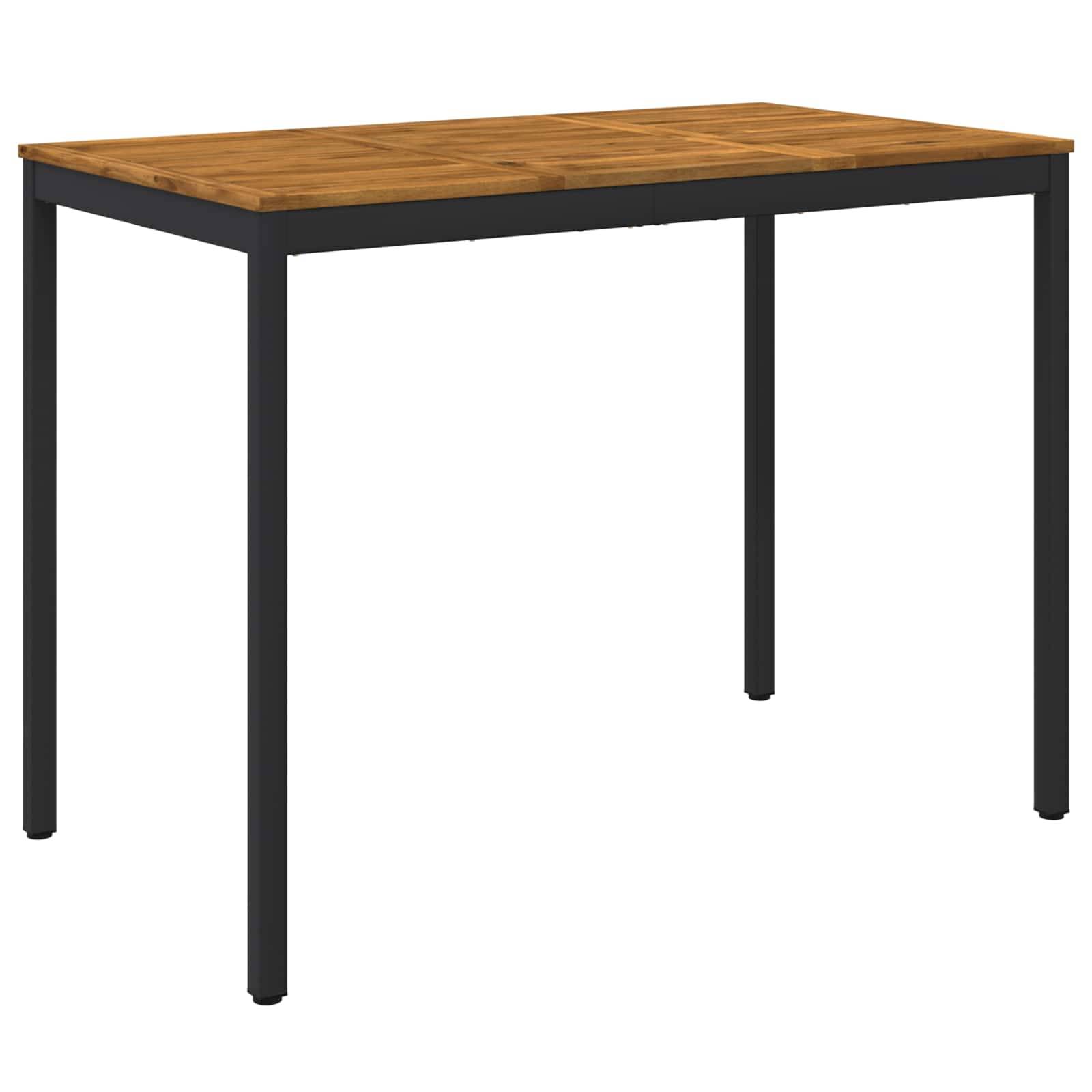 Rechteckiger Tisch mit Holzplatte und schwarzen Metallbeinen auf weißem Hintergrund.