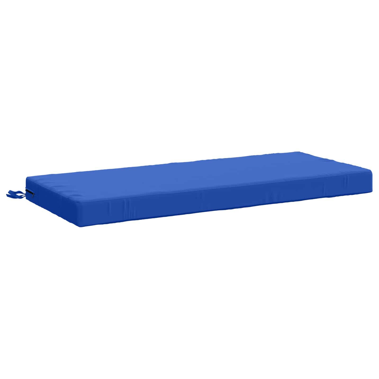 Blaues rechteckiges Schaumstoff-Kissen oder eine Matte mit einem kleinen Tragegriff, gezeigt auf einem einfachen weißen Hintergrund.
