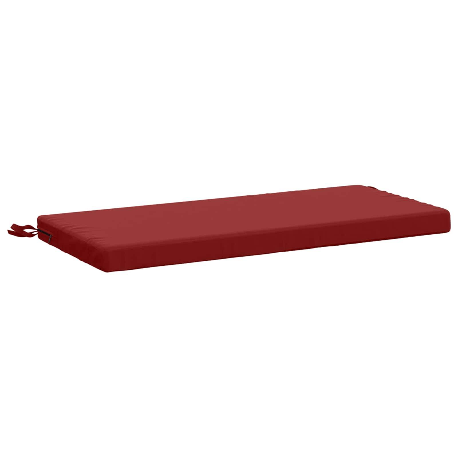 Rotes rechteckiges Kissen oder Matratzenauflage mit kleinem Seitengurt auf weißem Hintergrund.