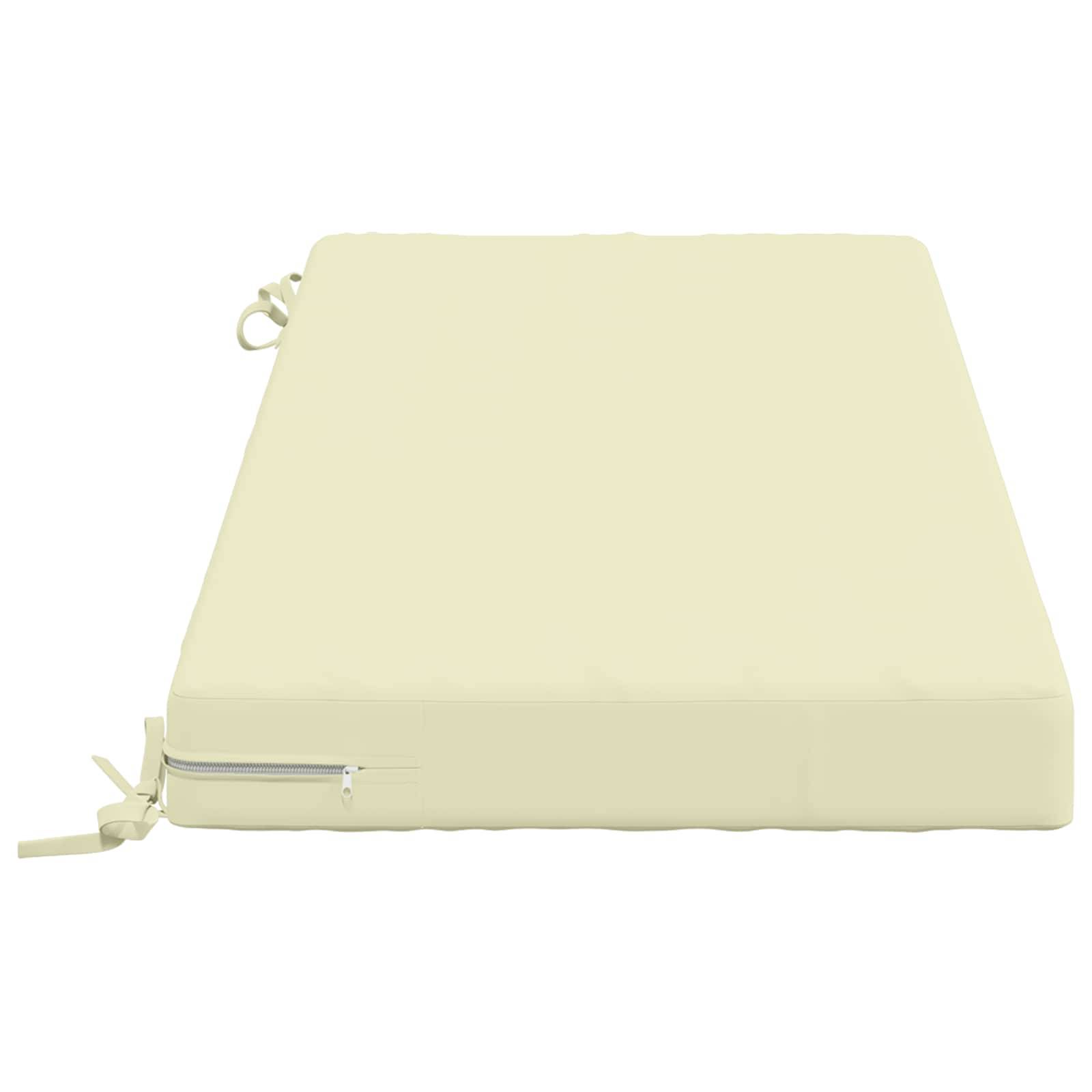 Beige Reißverschluss-Schaumstoff-Kissenbezug auf weißem Hintergrund gezeigt.