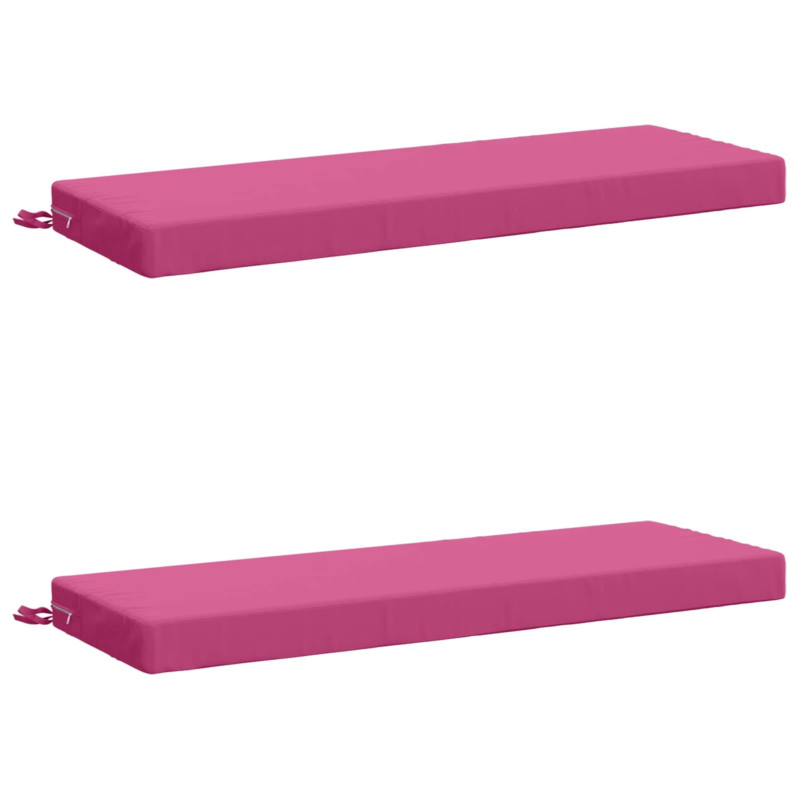 Zwei lange rosa rechteckige Kissen, eines über dem anderen, vor einem weißen Hintergrund gezeigt.