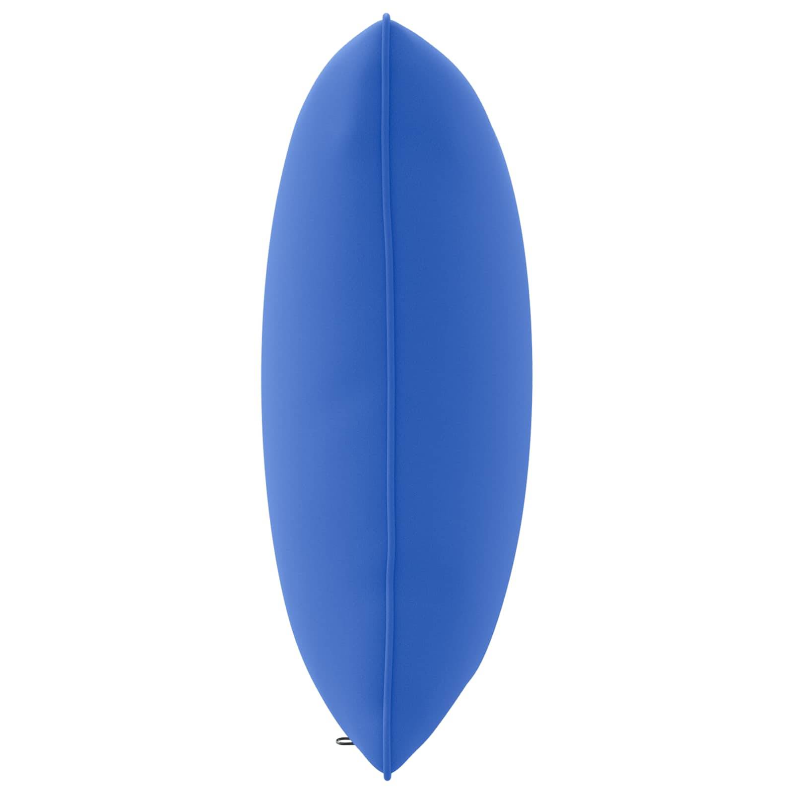 Blaues längliches aufblasbares Kissen oder Kopfkissen mit einer spitz zulaufenden ovalen Form auf weißem Hintergrund.