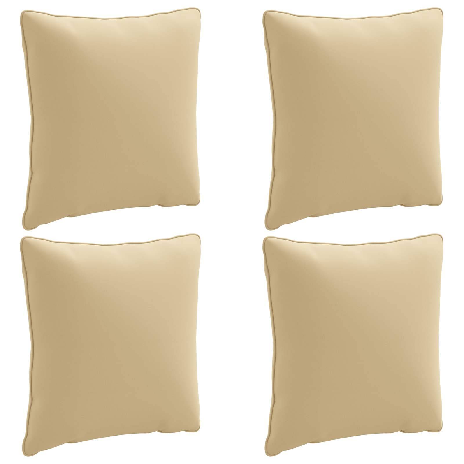 Vier schlichte beige Dekokissen in einer 2x2-Anordnung auf weißem Hintergrund.