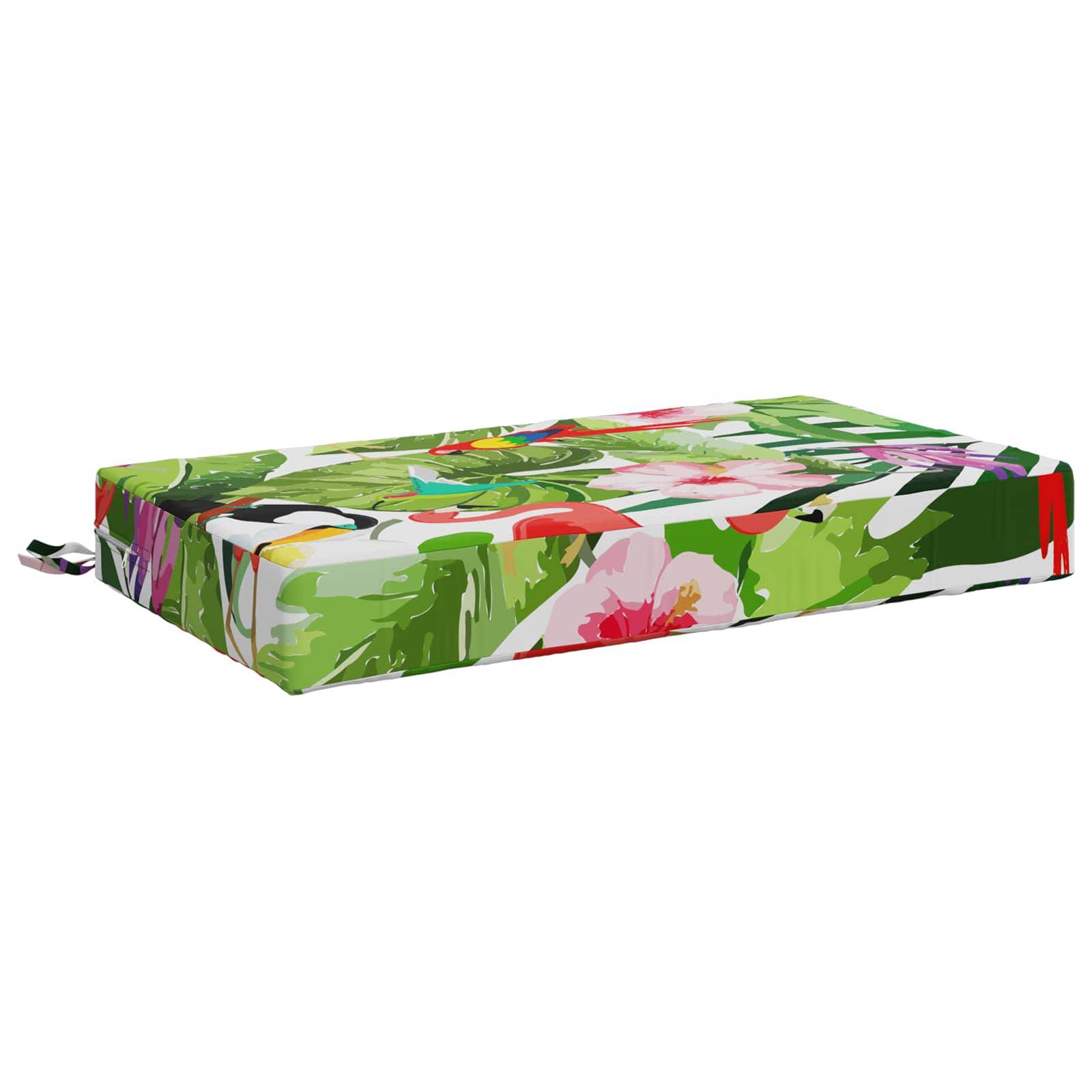 Eine rechteckige Matratzen- oder Kissenhülle mit Blumenmuster in Grün, Rosa und Weiß, gezeigt auf einem schlichten weißen Hintergrund.