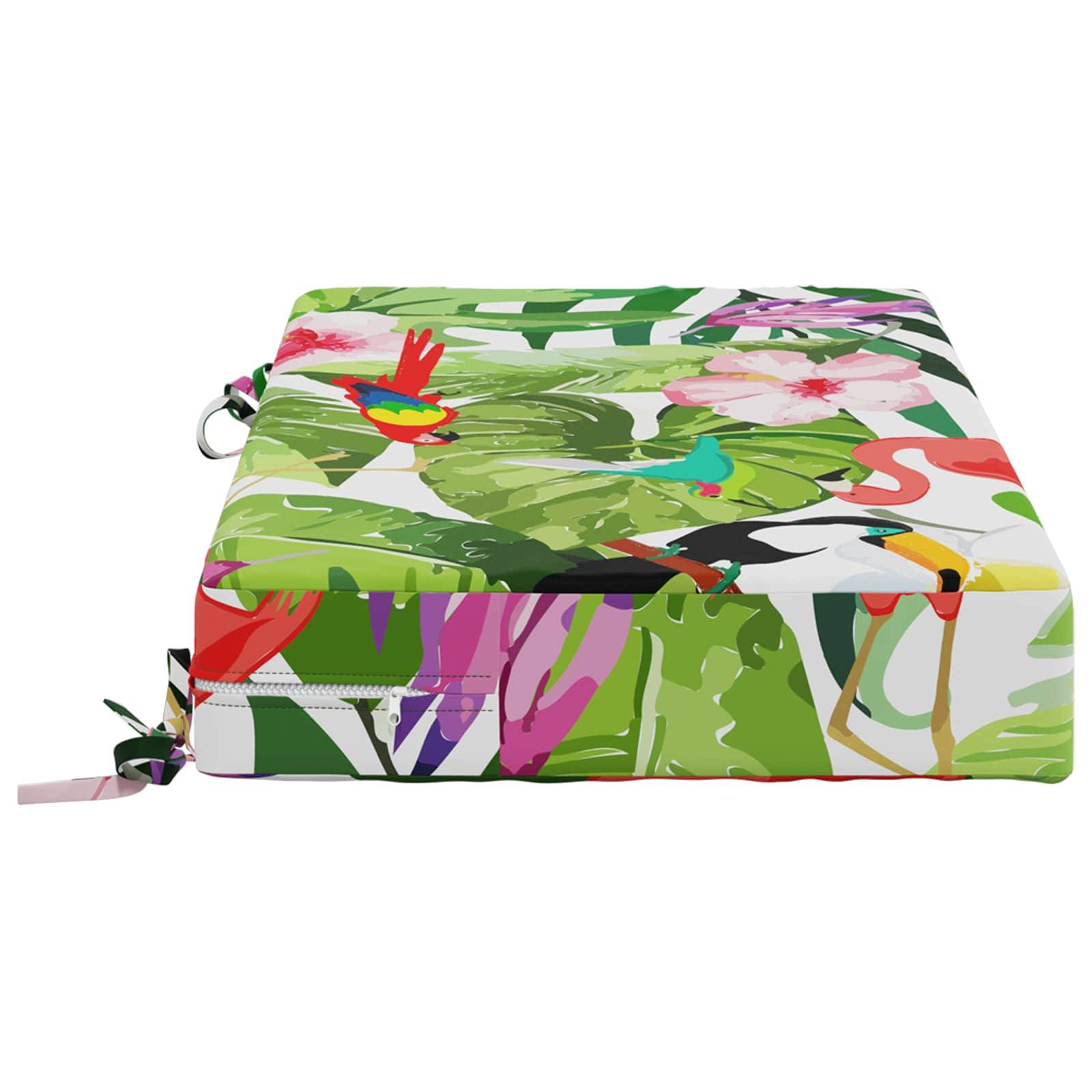 Ein farbenfrohe Kosmetiktasche oder Clutch mit tropischem Muster, quadratischem Design, Reißverschluss und Handgelenkschlaufe, auf weißem Hintergrund abgebildet.