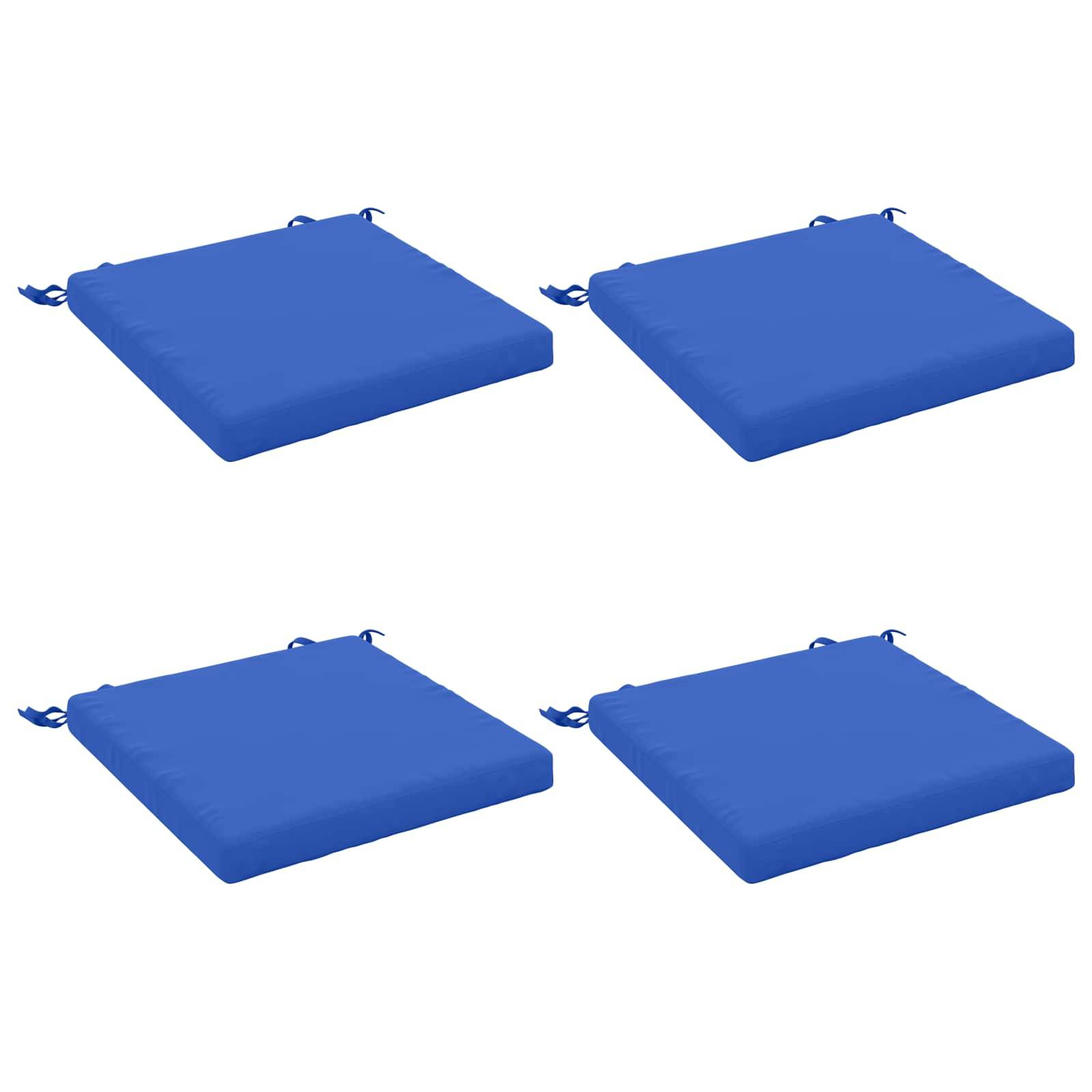 Vier blaue quadratische Sitzkissen in einem 2x2-Raster auf weißem Hintergrund angeordnet.