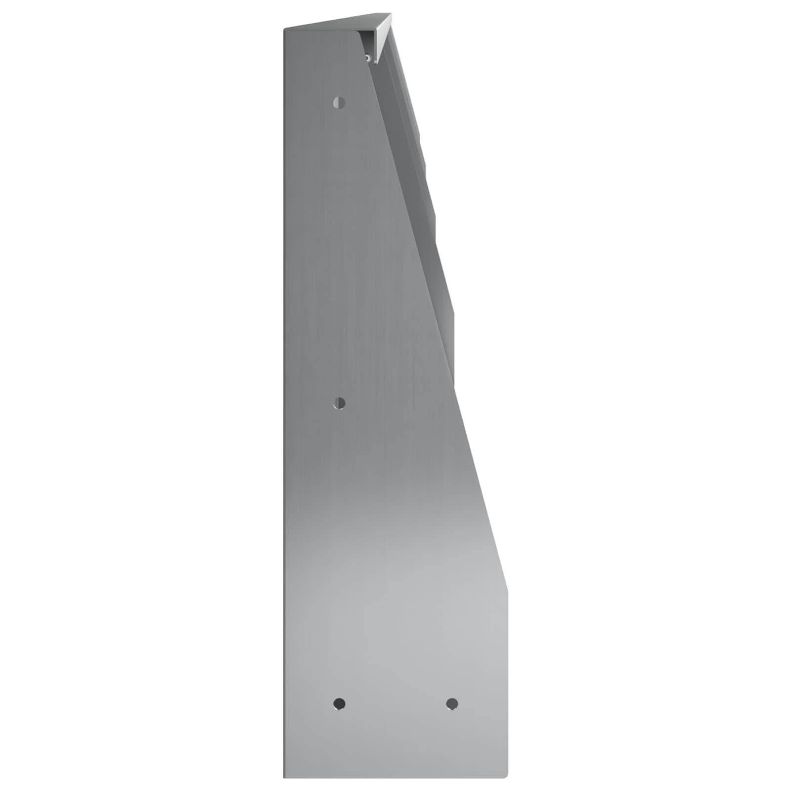 Eine silberfarbene Metallhalterung oder Montageplatte mit einer hohen, sich verjüngenden Form, mehreren Schraubenlöchern und einer schrägen oberen Kante auf weißem Hintergrund.