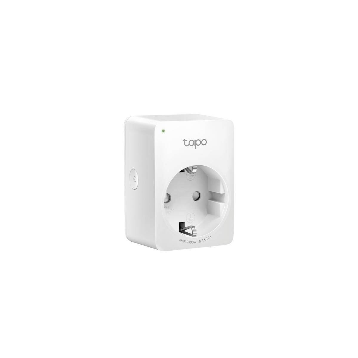 Weißer Tapo Smart-Plug-Adapter mit einer einzelnen europäischen Steckdose und kleiner Statusleuchte auf neutralem Hintergrund.
