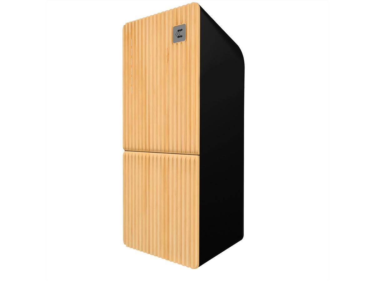 Hoher rechteckiger Schrank mit gerippelten Holzfrontpaneelen und einer schwarzen Seite, dargestellt auf weißem Hintergrund.