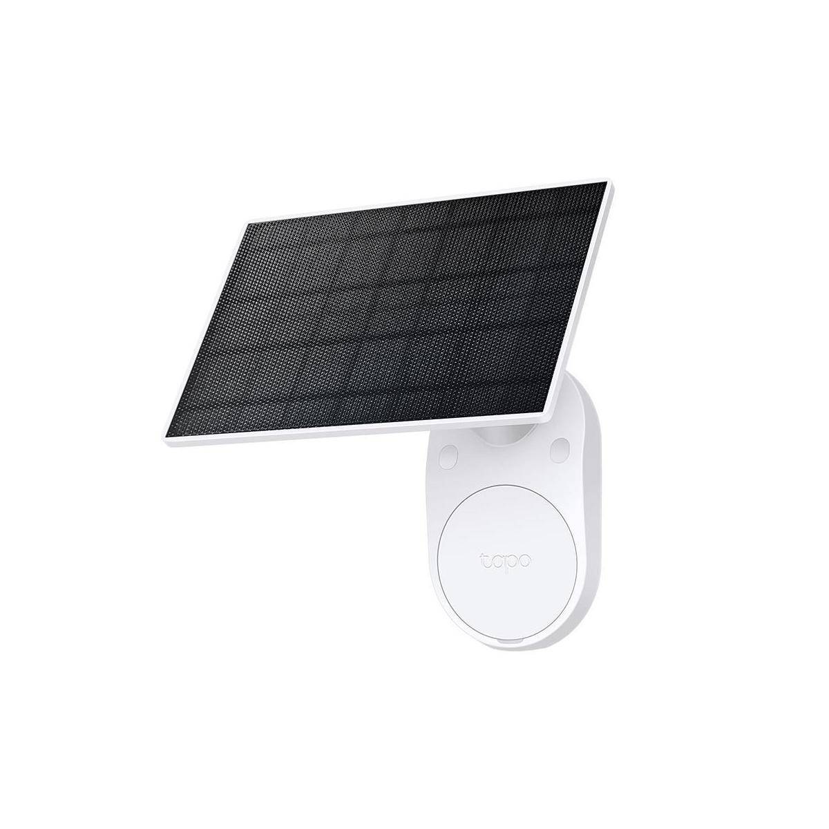 Kleines schwarzes Solarpanel, das auf einer weißen Außensicherheitskamera montiert ist, isoliert auf weißem Hintergrund dargestellt.