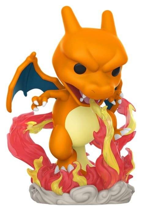 Eine Charizard-Figur steht auf wirbelndem Rauch und Flammen, mit ausgebreiteten Flügeln und geöffnetem Mund in einer wilden Pose.