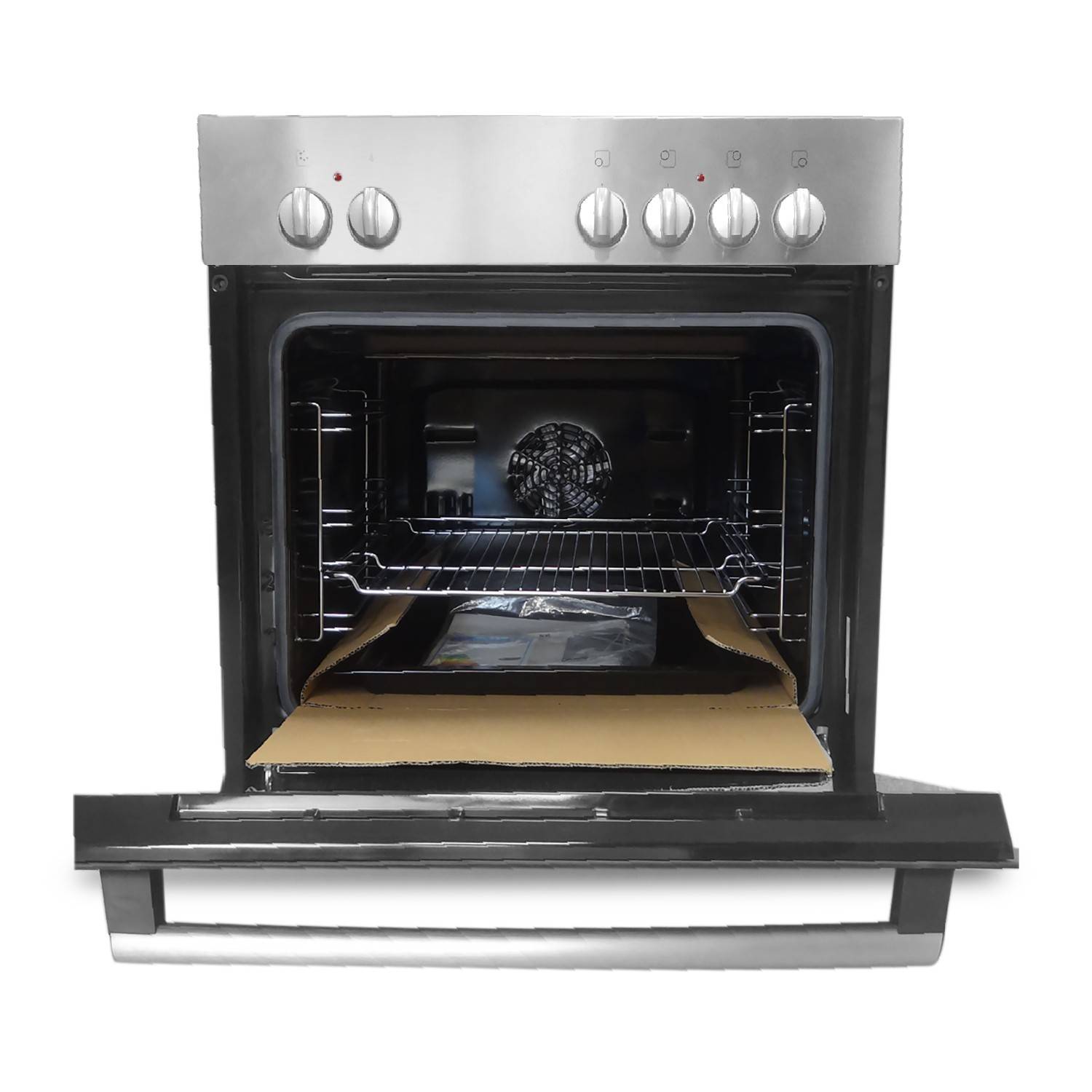Offener Edelstahl-Ofen mit herabgeklappter Tür, die Innenroste und eine Kartonauskleidung im Ofenraum zeigt.