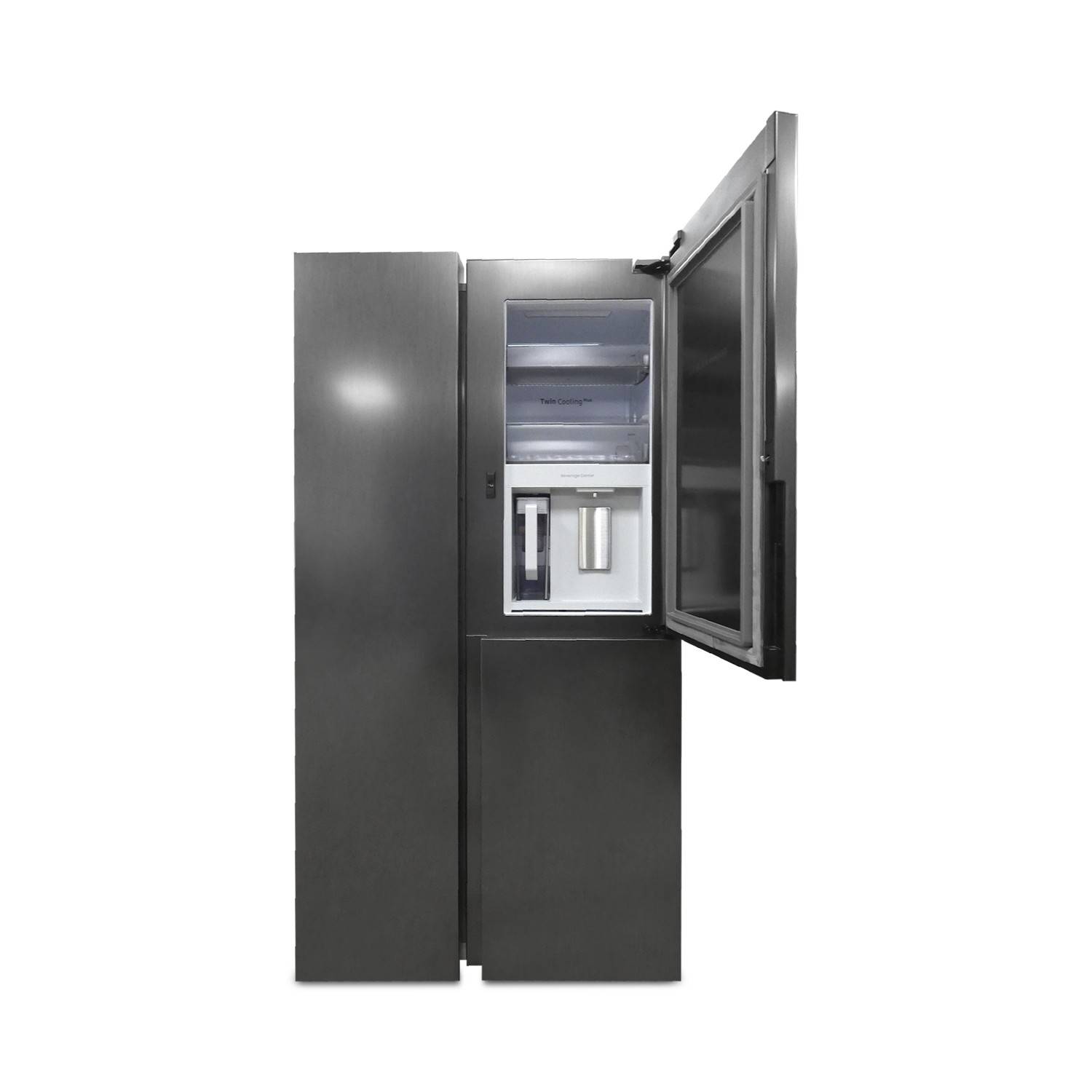 Ein schwarzer Side-by-Side-Kühlschrank mit offener rechter Tür, der innere Regale und einen Wasser-/Eisspender in der Tür zeigt.
