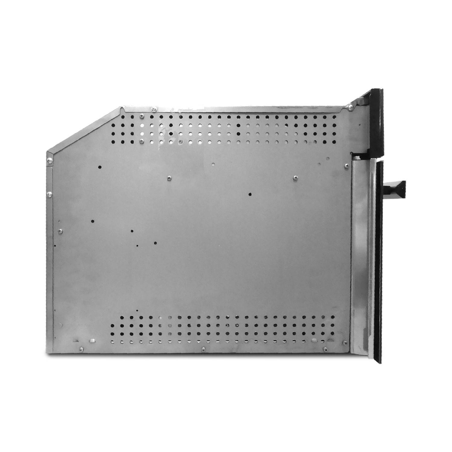 Seitenansicht eines Metallgerätegehäuses mit Belüftungslöchern und einem vorstehenden Griff oder einer Verriegelung auf der rechten Seite.