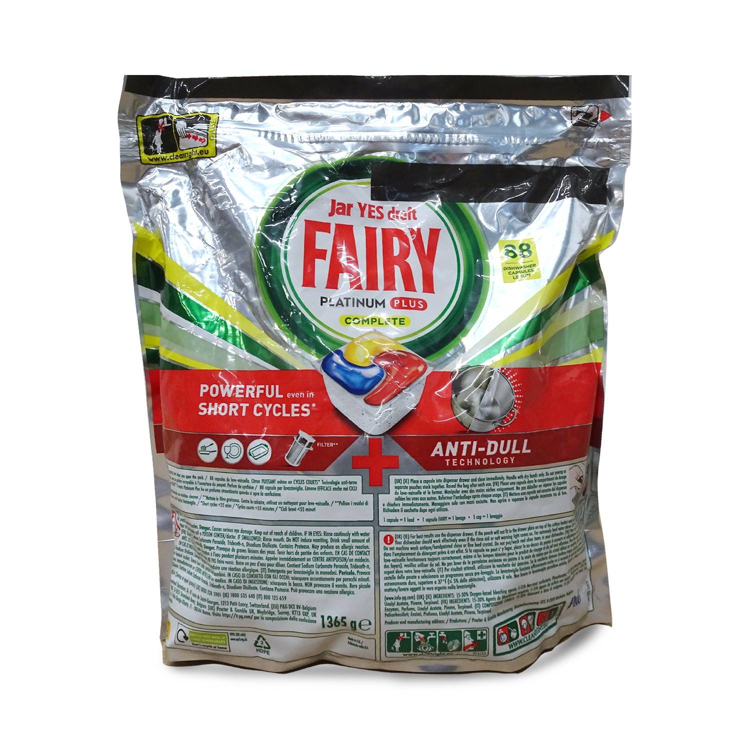 Vorderansicht einer Fairy Platinum Plus Spülmittel-Nachfüllpackung, die die Aufkleber „Kraftvoll in kurzen Zyklen