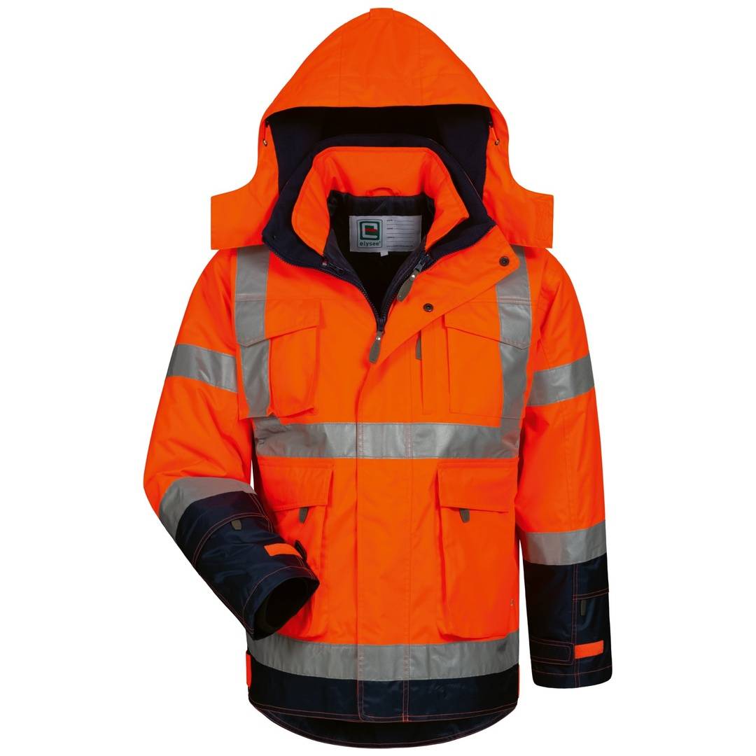 Leuchtend orange Sicherheitsjacke mit Kapuze und hoher Sichtbarkeit mit reflektierenden silbernen Streifen und dunkelblauem Saum, Vorderansicht auf weißem Hintergrund.