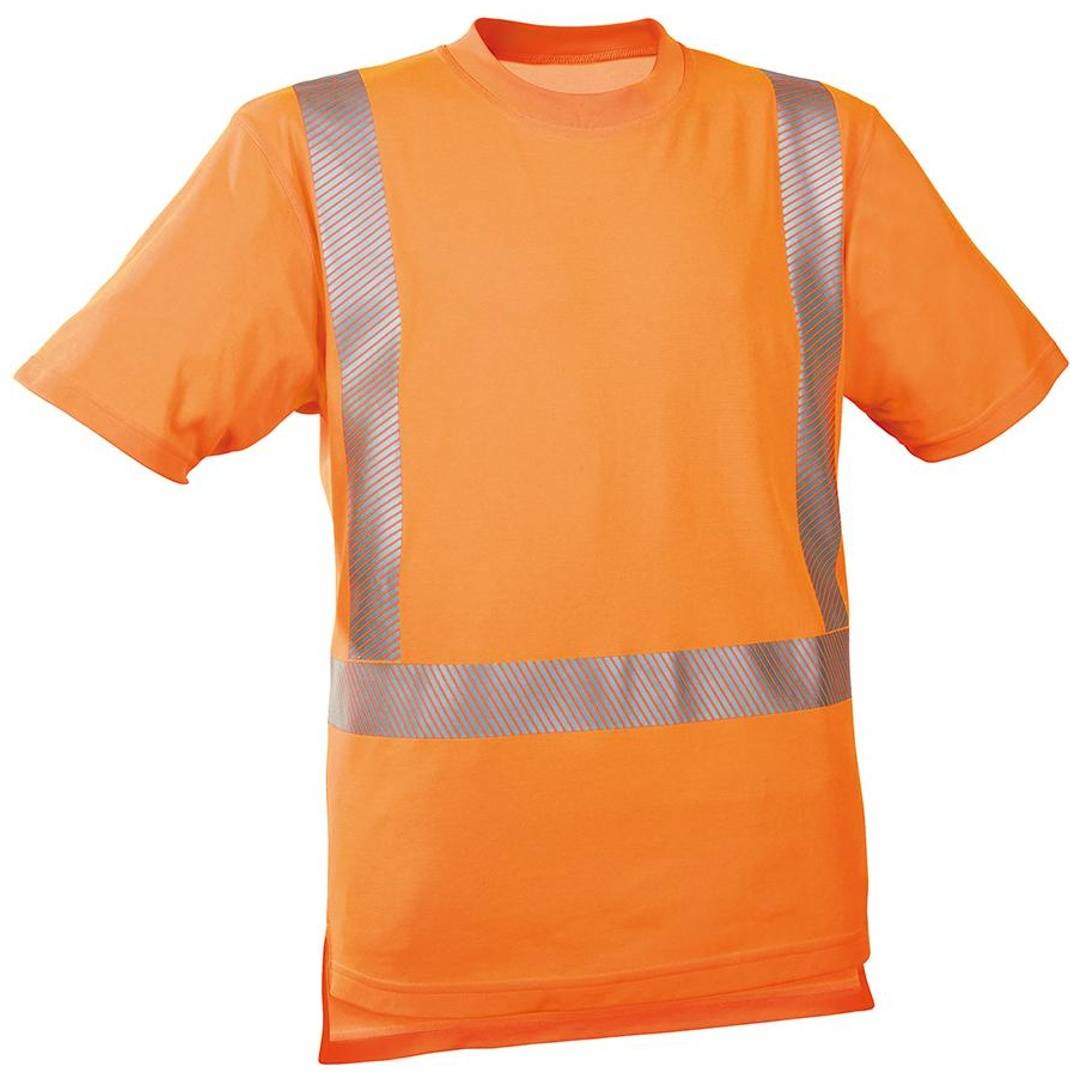 Leuchtendes orange kurzärmliges Sicherheits-T-Shirt mit reflektierenden silbernen Streifen an den Schultern und über die Brust verteilt, auf einem einfachen Hintergrund dargestellt.