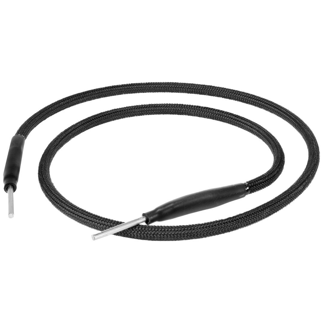 Schwarzes geflochtenes Kabel mit Metallspitzen und isolierten Griffen, aufgerollt auf weißem Hintergrund.