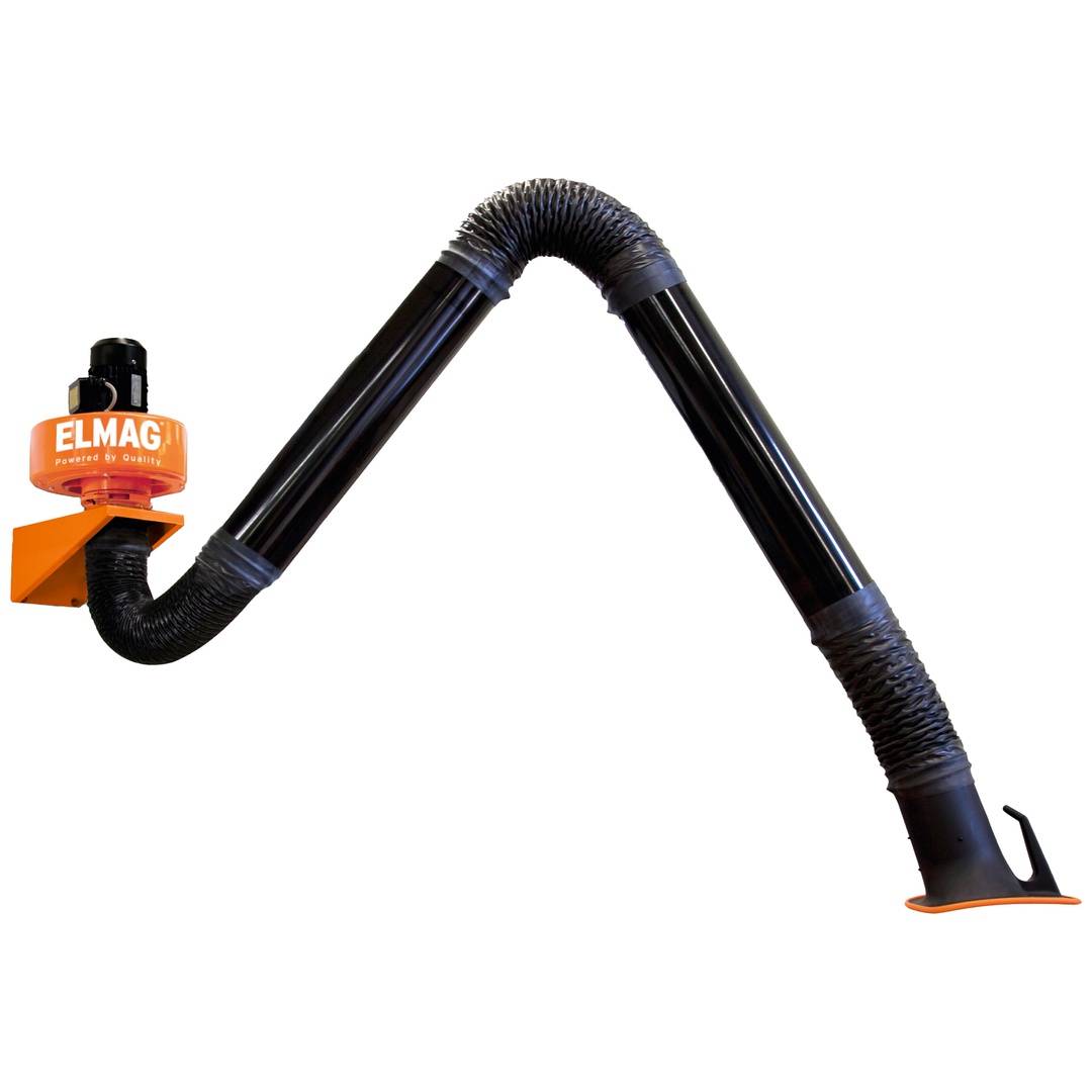 Schwarzer gegliederter Absaugschlauch mit orange farbigem ELMAG Wandanschluss und Düse auf weißem Hintergrund.