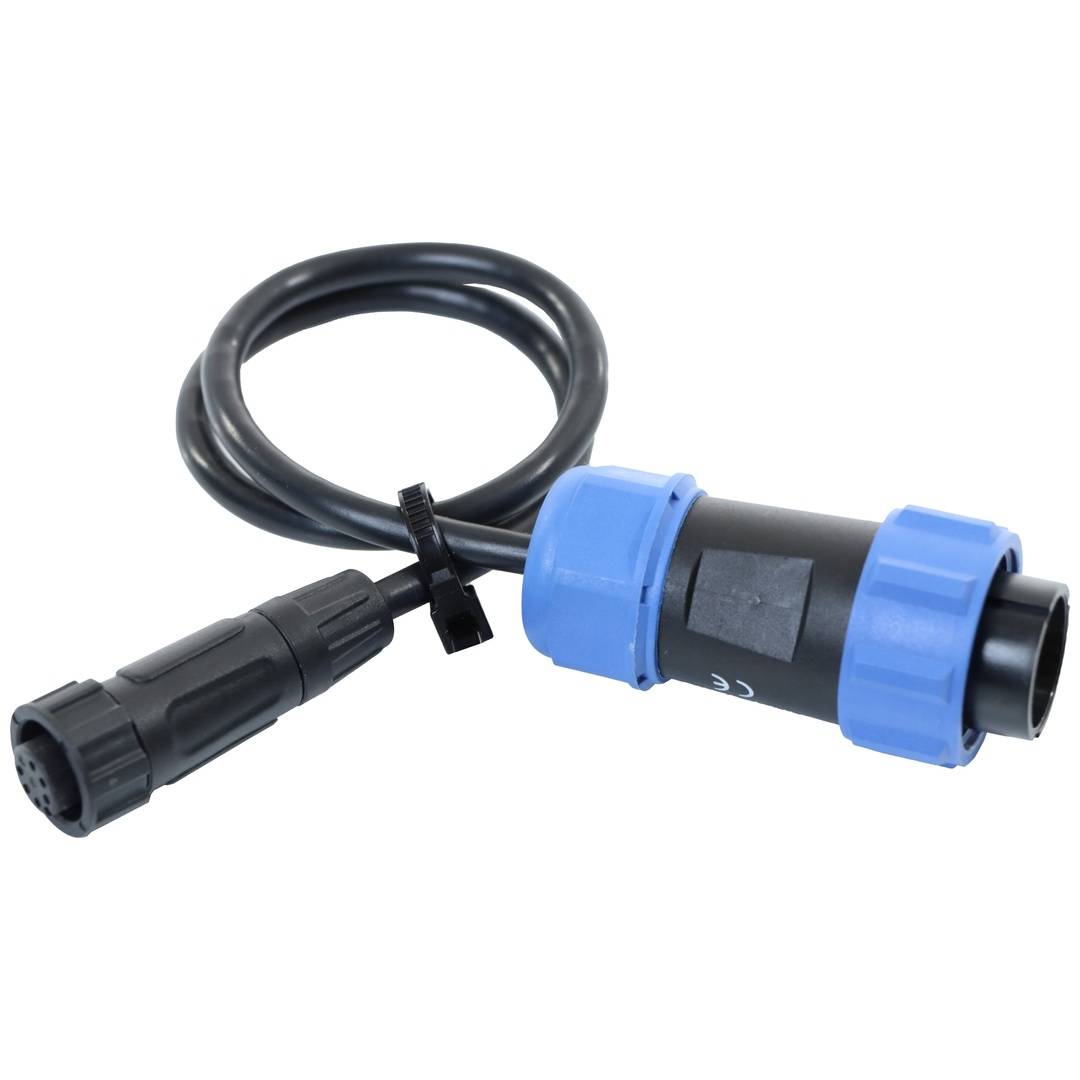 Schwarzes Kabel mit rundem Mehrpol-Stecker und blauem Verriegelungskuppler auf weißem Hintergrund.