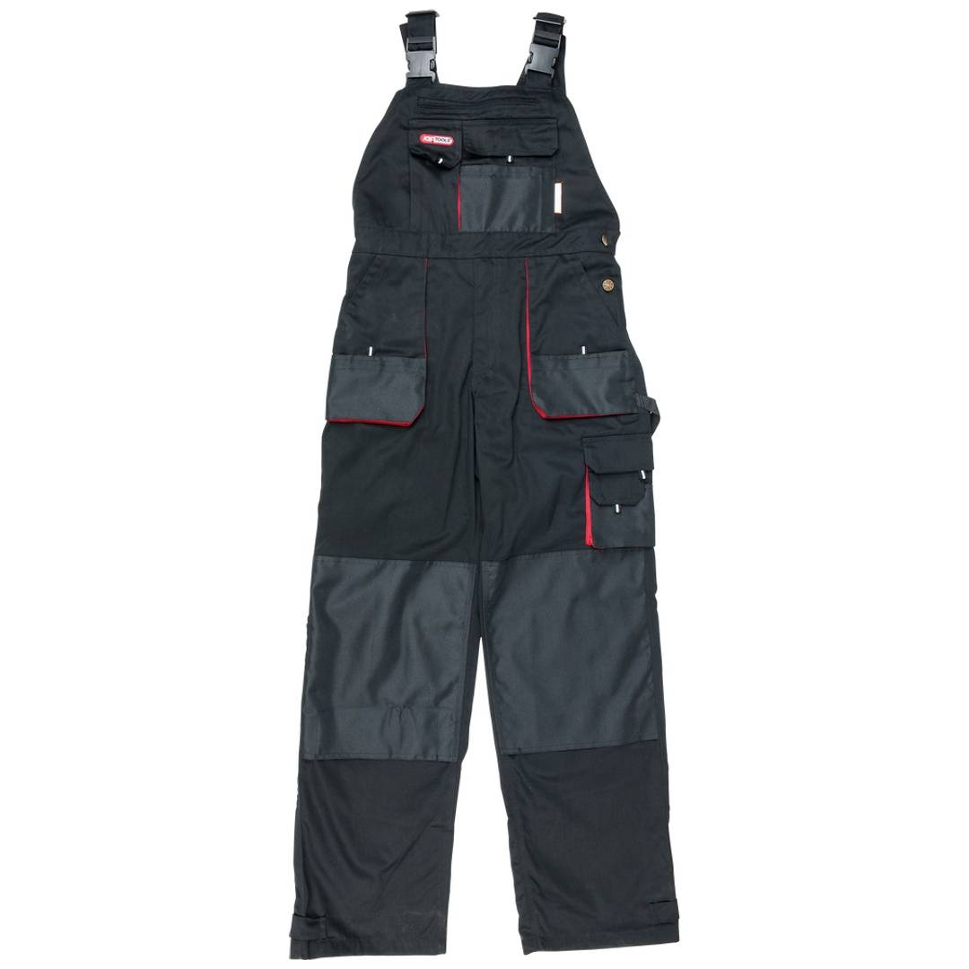 Schwarze Arbeitsoveralls mit Schultergurten, mehreren Cargotaschen und roter Einfassung, Vorderansicht auf weißem Hintergrund.