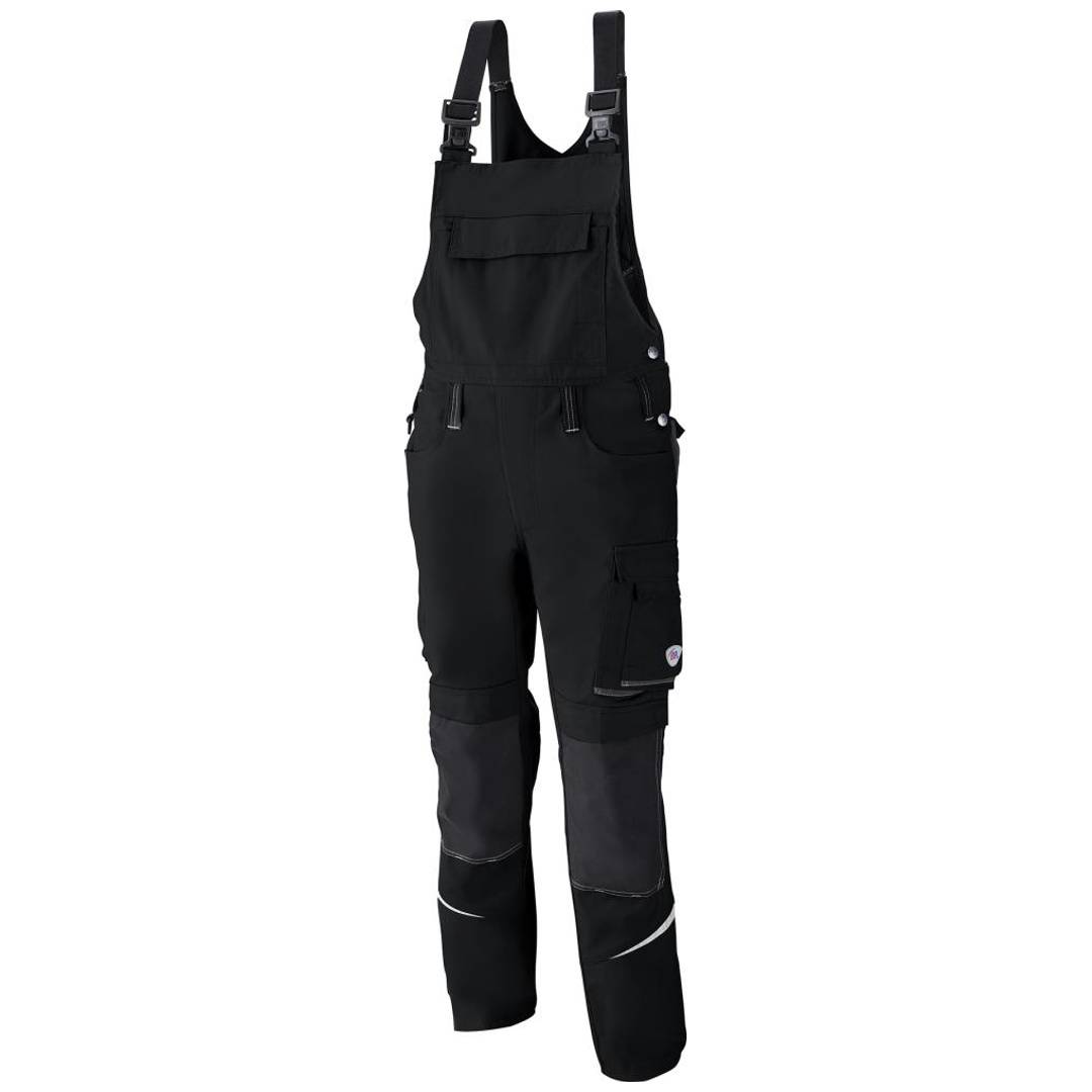 Schwarze Arbeitslatzhose mit verstellbaren Schultergurten, Brustttasche und verstärkten Knien auf weißem Hintergrund.