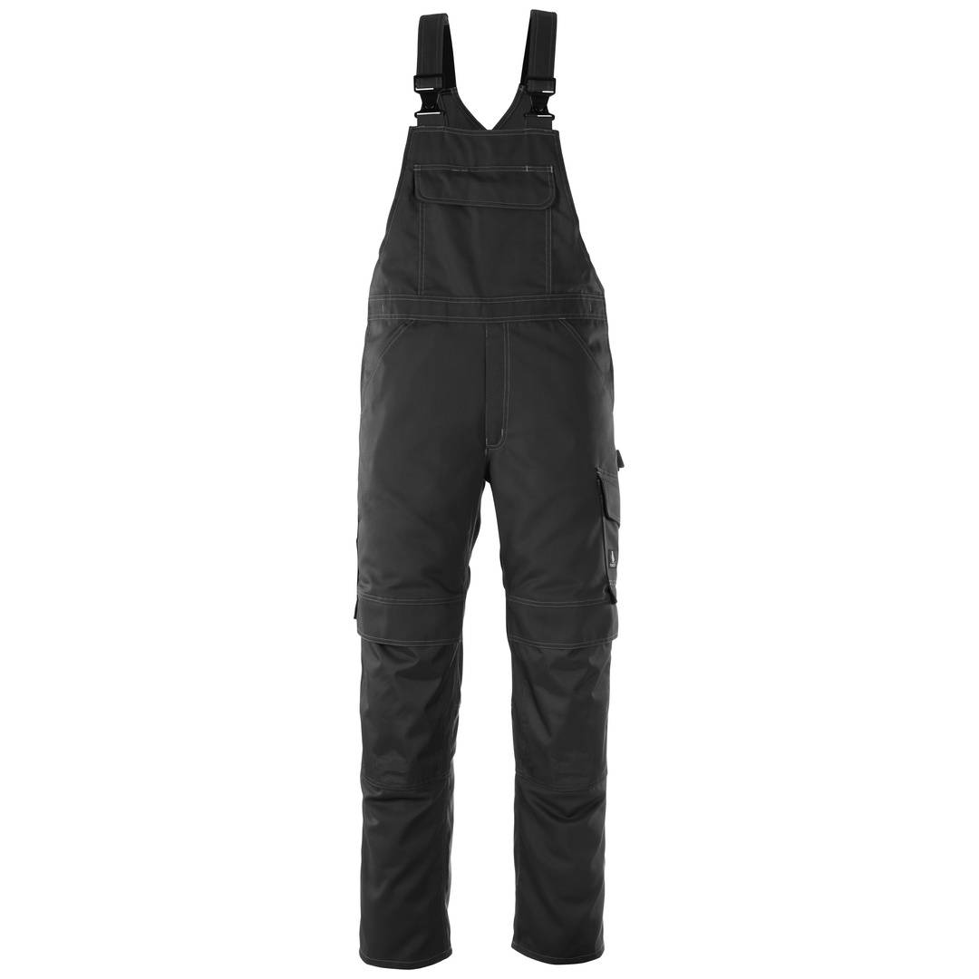 Schwarze Arbeitslatzhose mit Schultergurten, vorderer Brusttasche und seitlicher Cargotasche auf weißem Hintergrund.