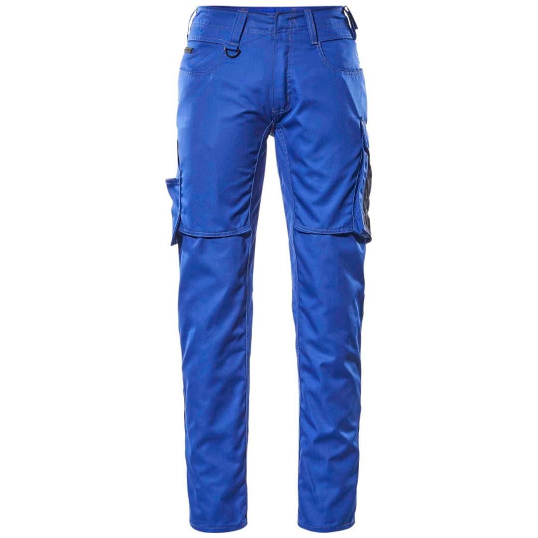 Blaue Arbeitskargo-Hosen mit Seitentaschen, Vorderansicht auf weißem Hintergrund gezeigt.