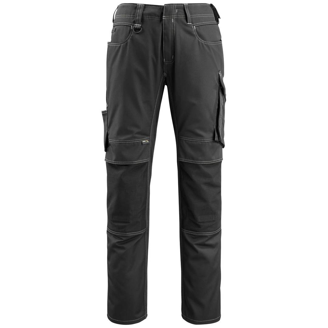 Schwarze Arbeitshose mit Cargotaschen, verstärkten Knien und Gürtellschlaufen vor weißem Hintergrund.