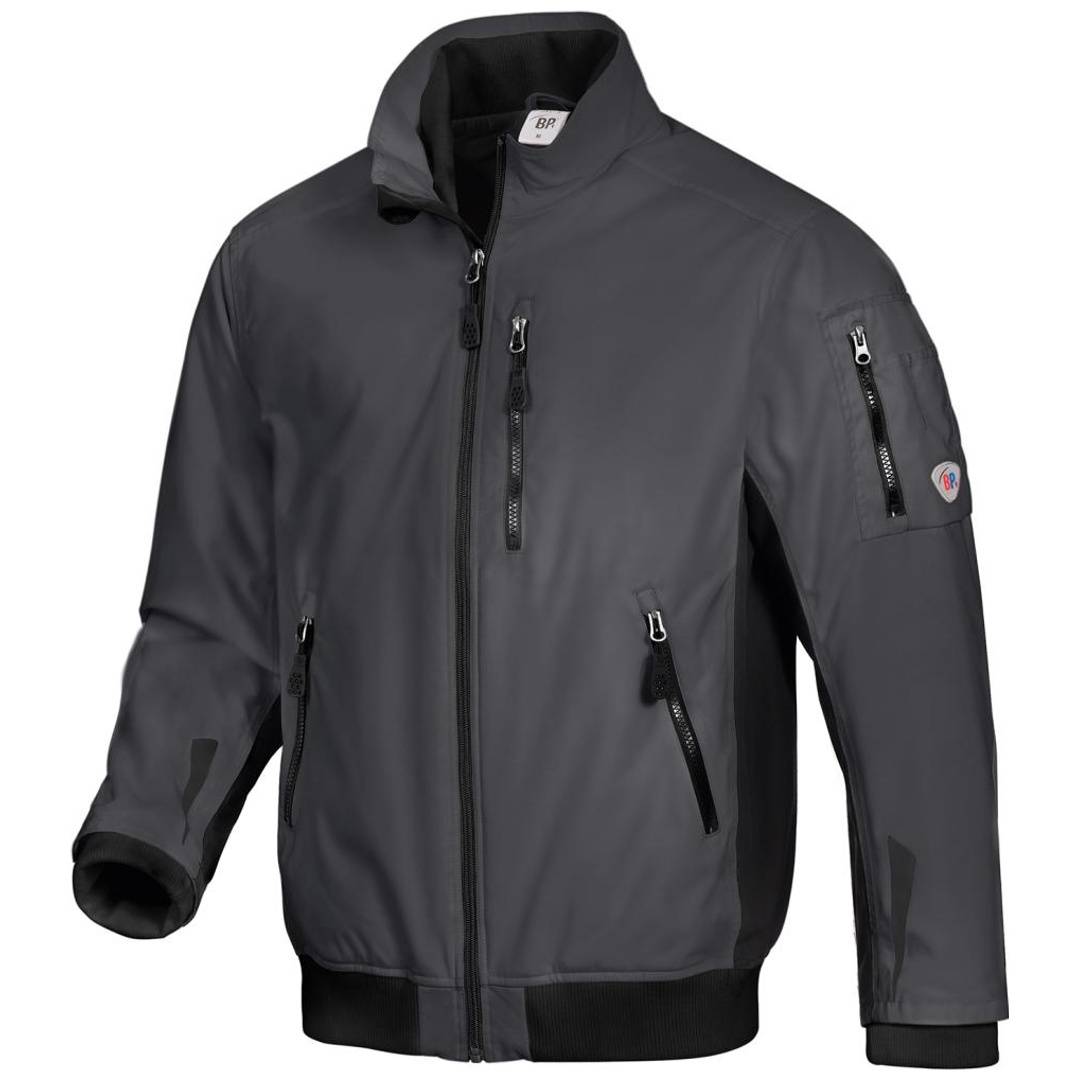 Dunkelgraue Reißverschlussjacke mit Stehkragen, mehreren Reißverschlusstaschen und Manschetten an den Ärmeln, auf weißem Hintergrund dargestellt.