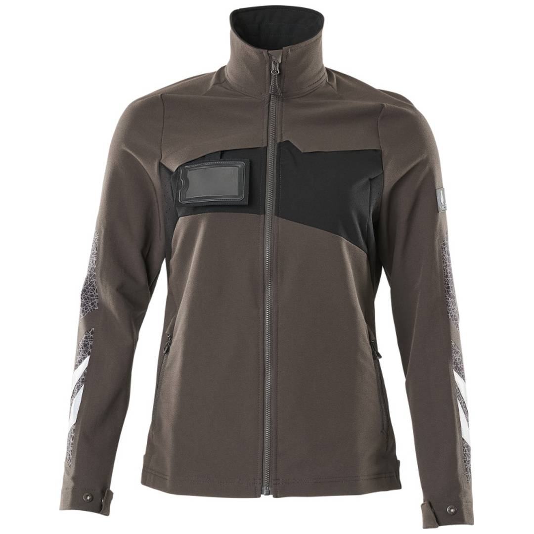 Braune Reißverschluss-Jacke mit schwarzem Brustpanel, hohem Kragen und langen Ärmeln mit gemusterten Akzenten.