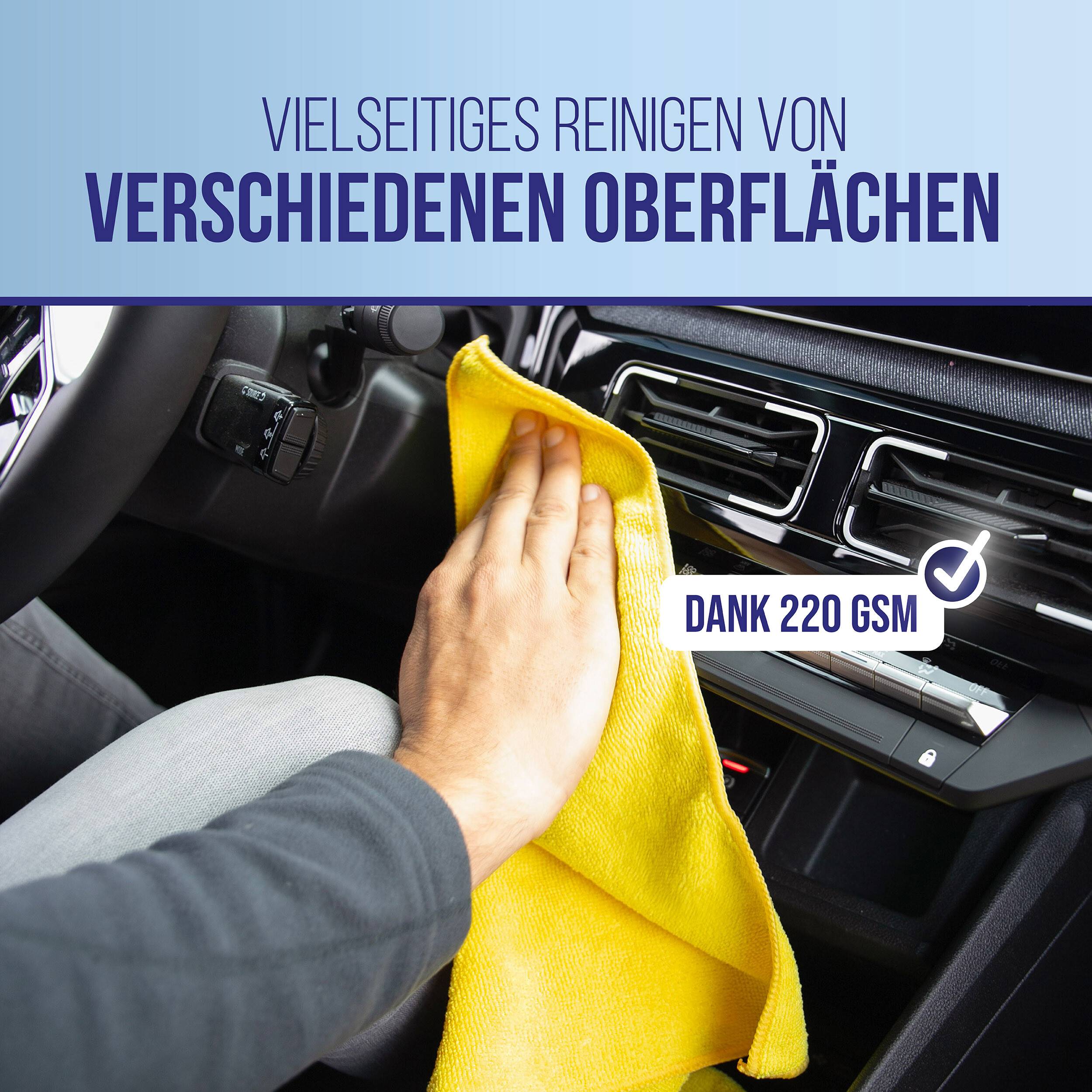 Person säubert ein Armaturenbrett und eine Lüftungsöffnung eines Autos mit einem gelben Mikrofasertuch; der Text sagt „Vielseitiges Reinigen von verschiedenen Oberflächen