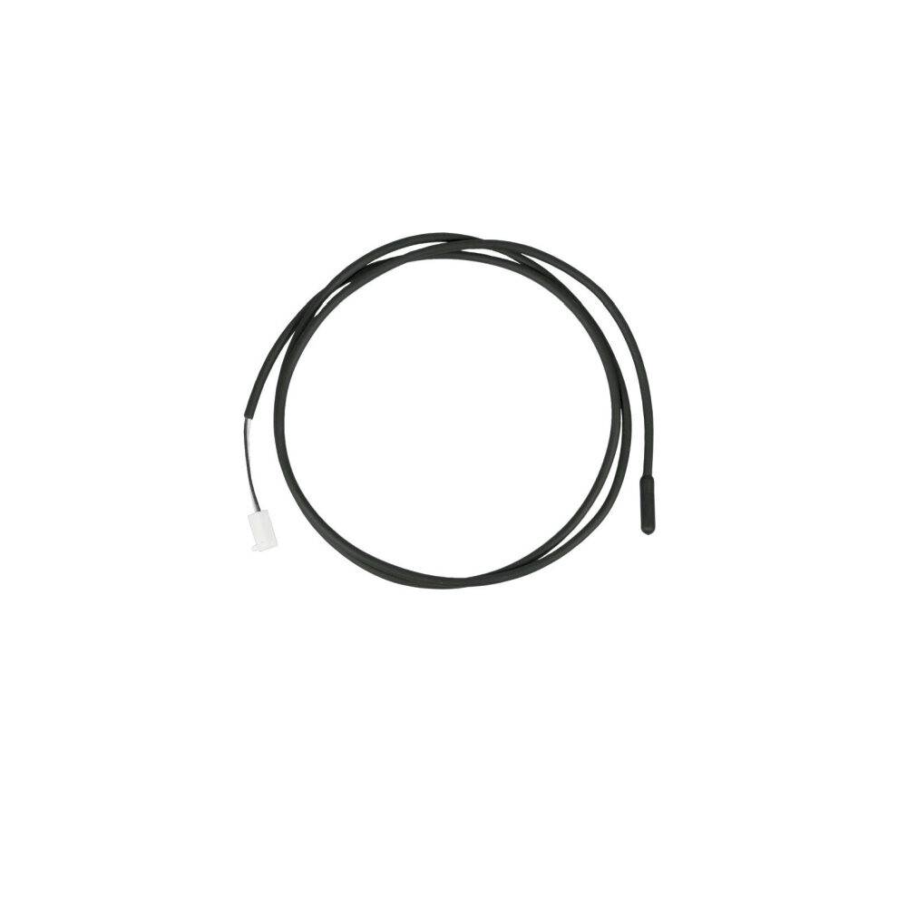 Schwarze Kabel-Sensorsonde, aufgerollt auf weißem Hintergrund, mit einem kleinen weißen Stecker an einem Ende und einer verschlossenen Messspitze am anderen Ende.