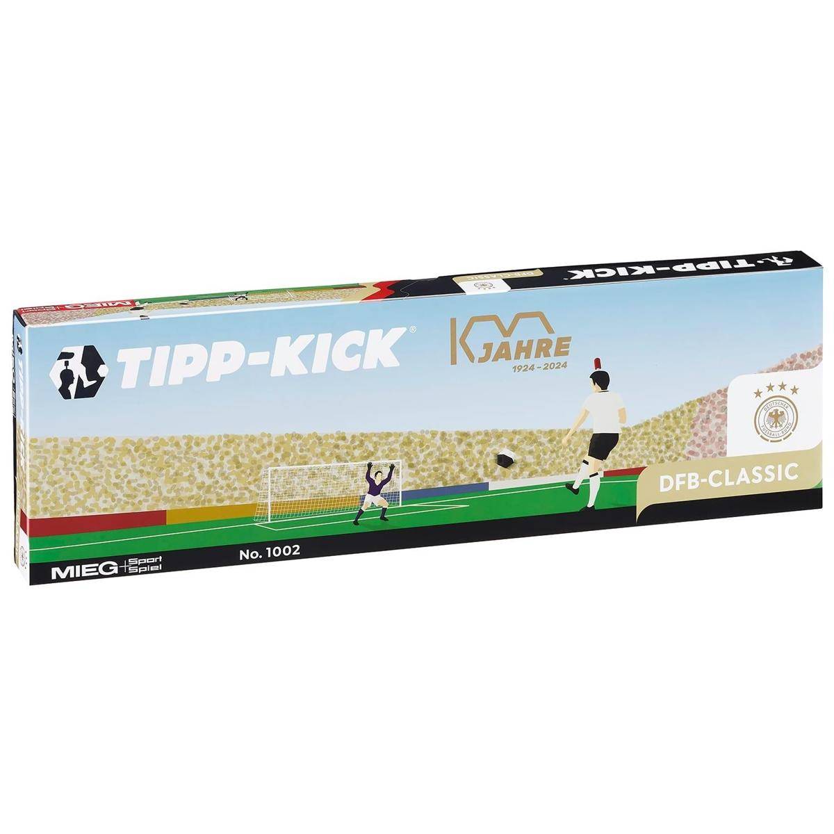 Tipp-Kick DFB-Classic Spielschachtel mit einem Fußballspieler, der auf das Tor schießt, mit der Jubiläumsmarkierung „100 Jahre 1924-2024