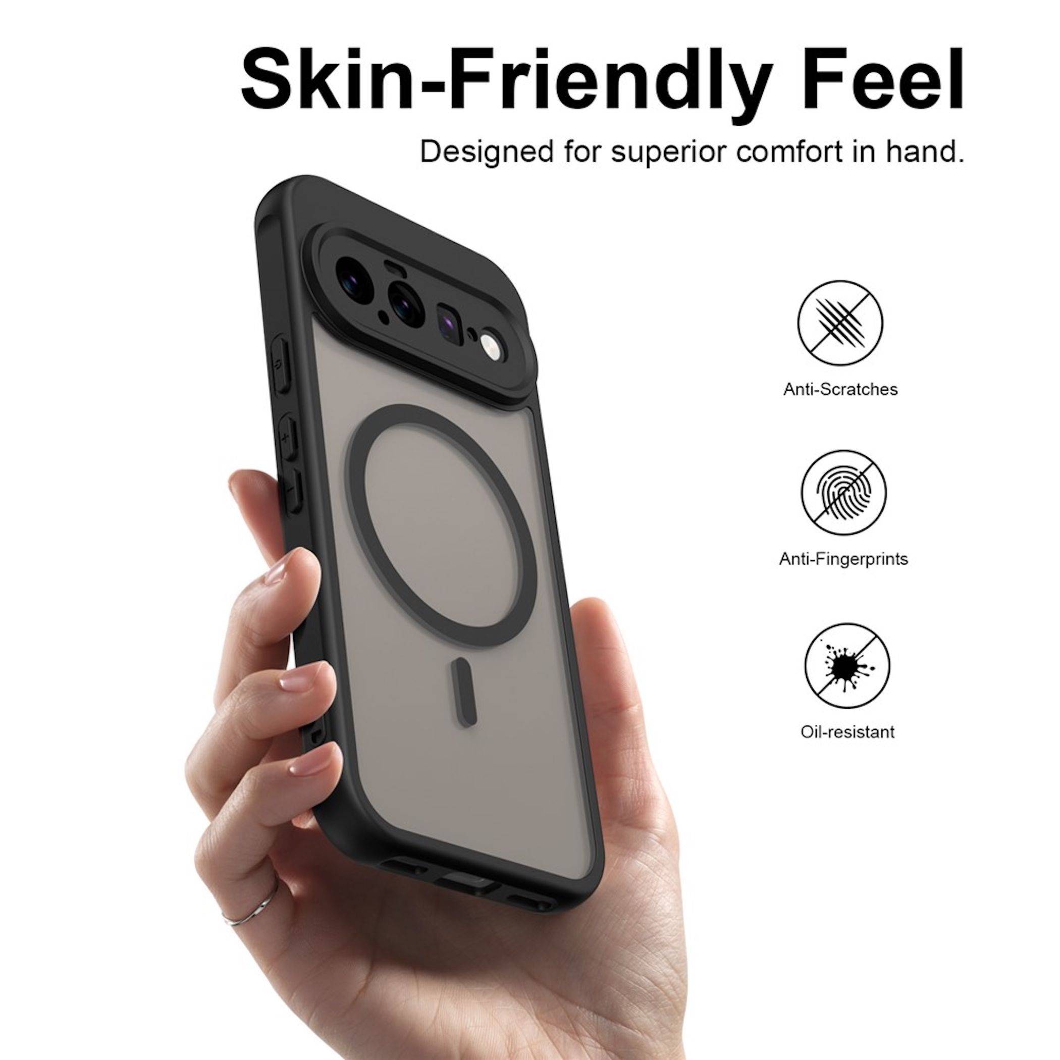 Hand hält eine schwarze und transparente Handyhülle mit der Bezeichnung „Skin-Friendly Feel
