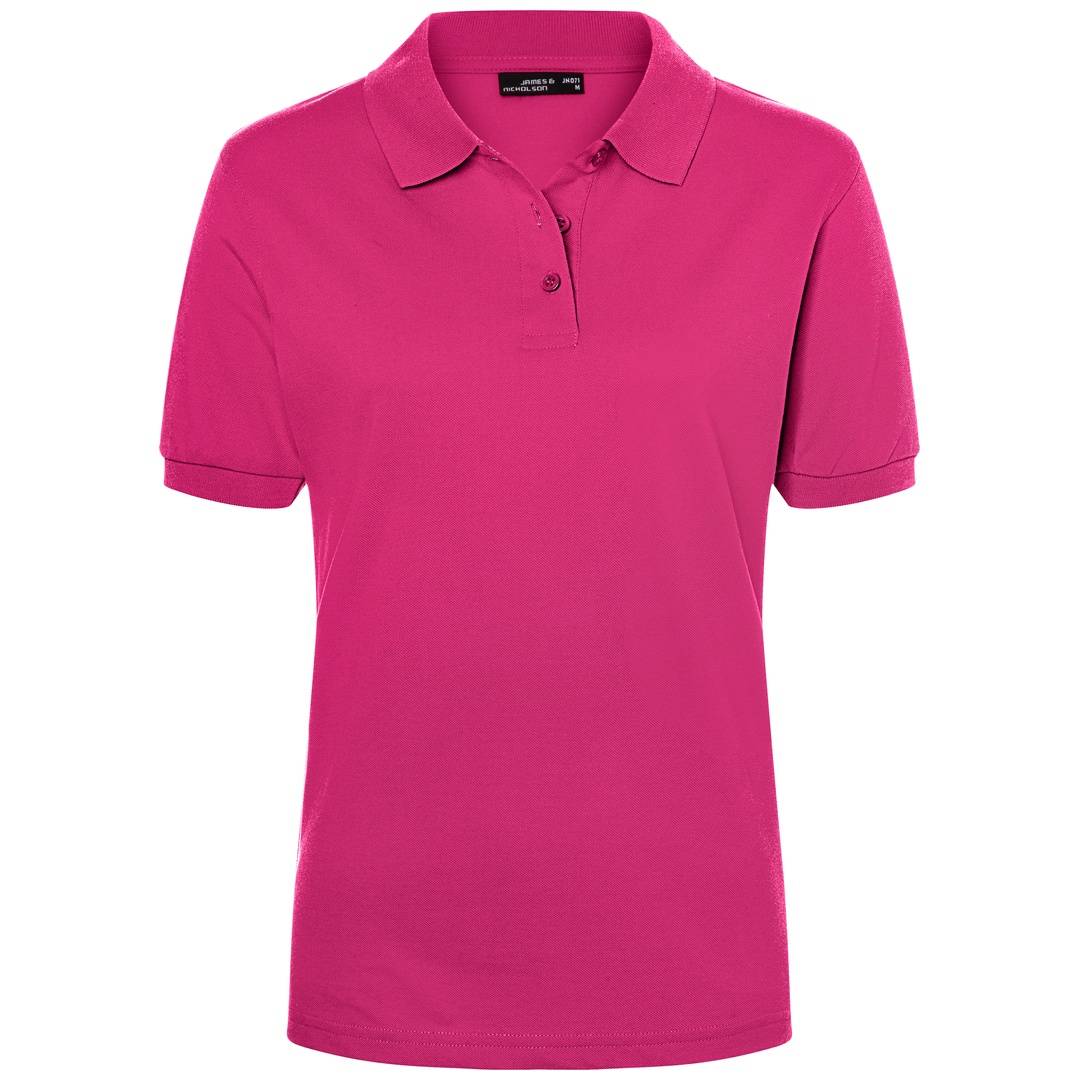 Heißrosa Poloshirt mit Kurzarm in Vorderansicht auf einfarbig weißem Hintergrund.