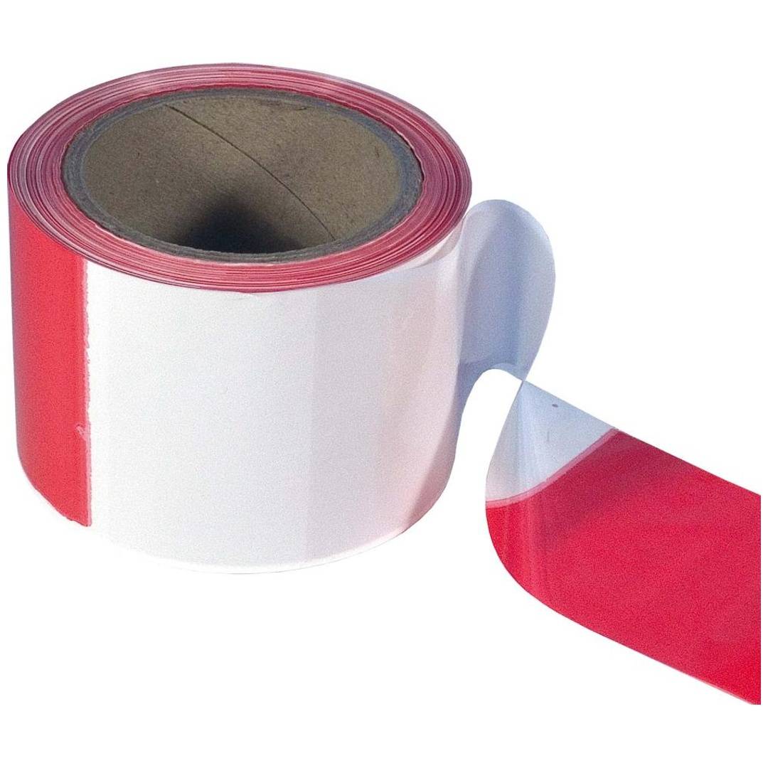 Rolle aus rot-weiß gestreiftem Klebeband mit einem losen Ende, das auf weißem Hintergrund abgewickelt ist.
