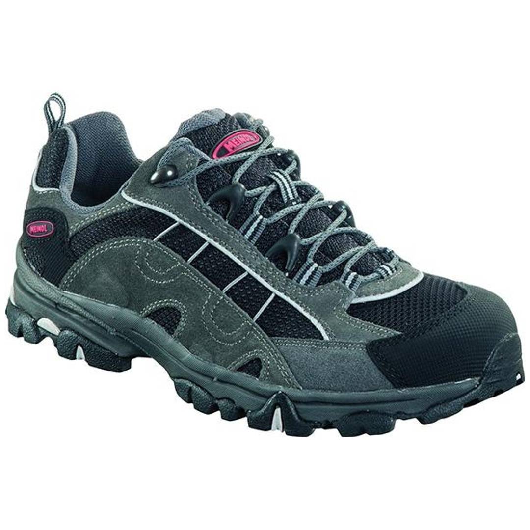 Schwarz-graues Wander-Trailschuh mit rosa Akzenten, in Seitenansicht auf weißem Hintergrund gezeigt.