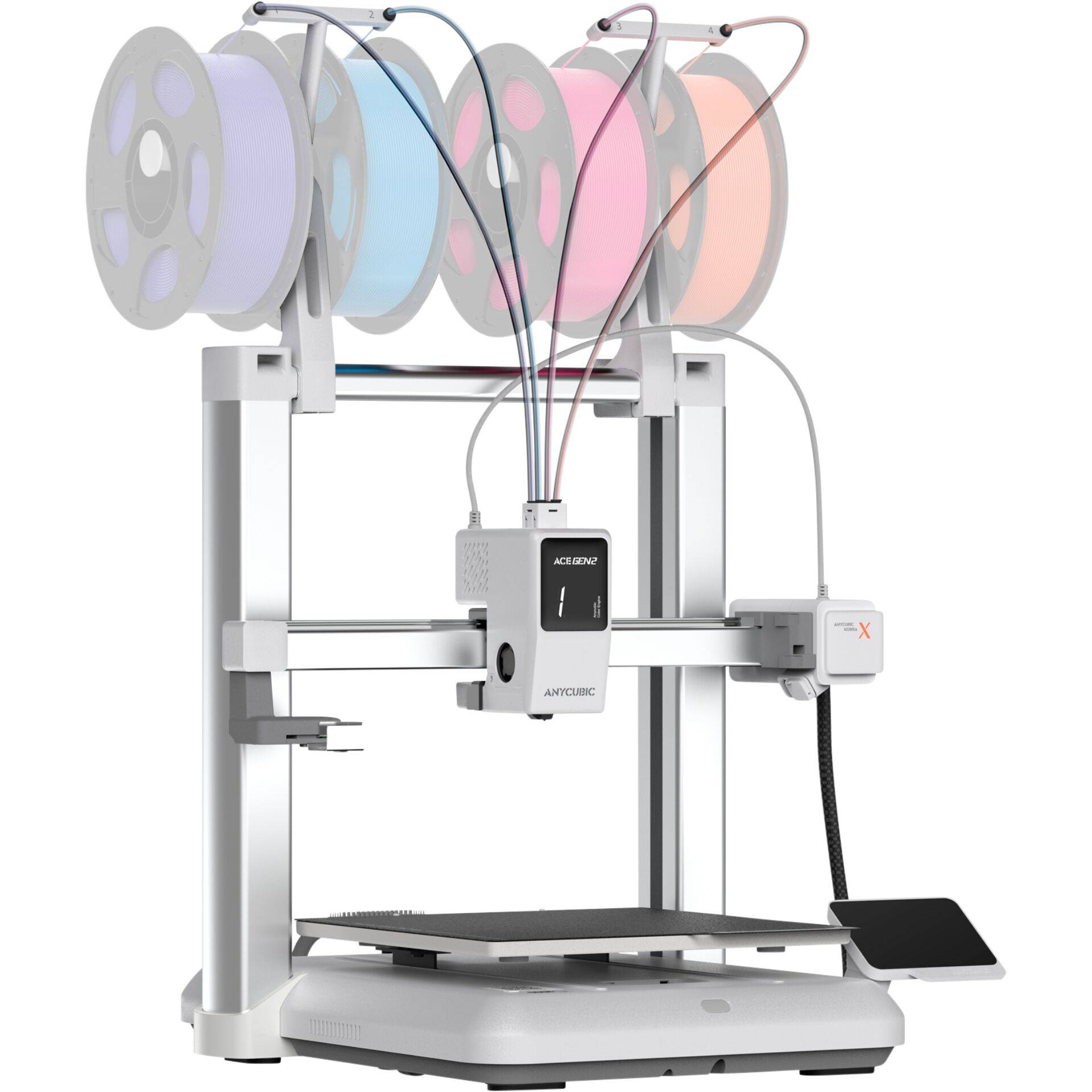 Ein 3D-Drucker mit vier Filamentspulen auf der Oberseite, mit Druckkopf, Bauplattform und Kontrollbildschirm auf weißem Hintergrund.