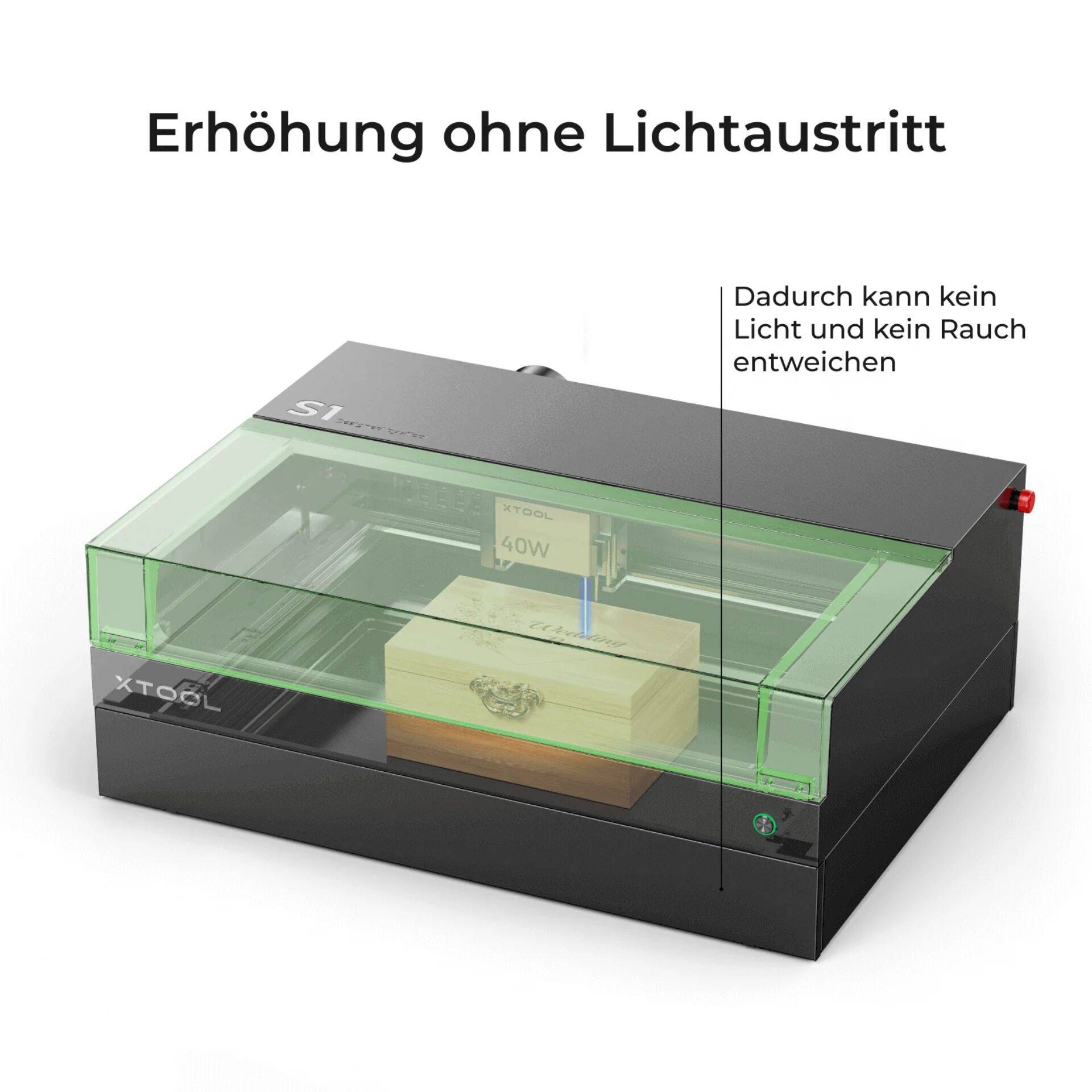 Laserschneider mit angehobenem transparentem Deckel; deutscher Text besagt „Erhöhung ohne Lichtlecks