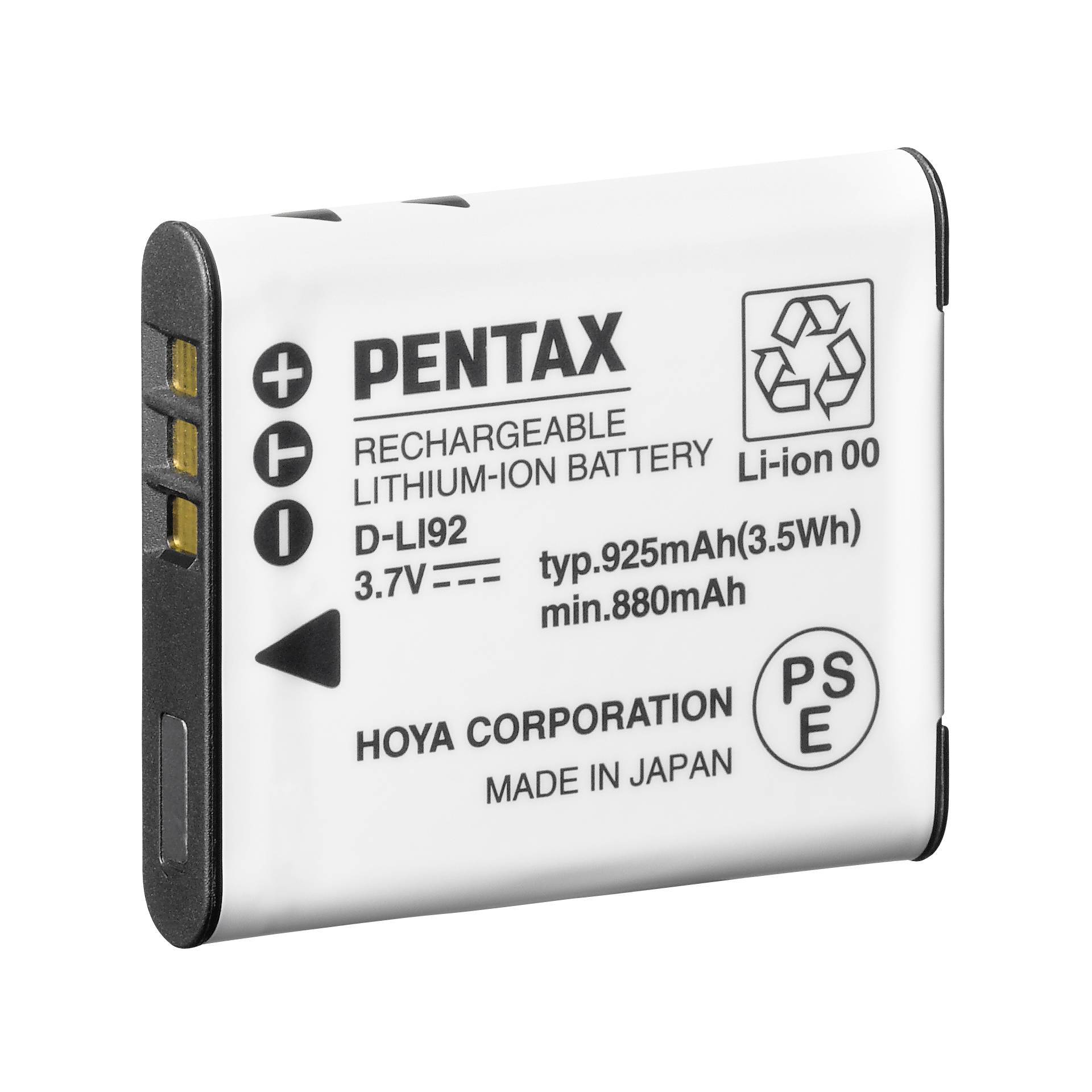 Pentax wiederaufladbare Lithium-Ionen-Batterie, Modell D-LI92, auf weißem Hintergrund mit Kapazitäts- und Polaritätsmarkierungen gezeigt.