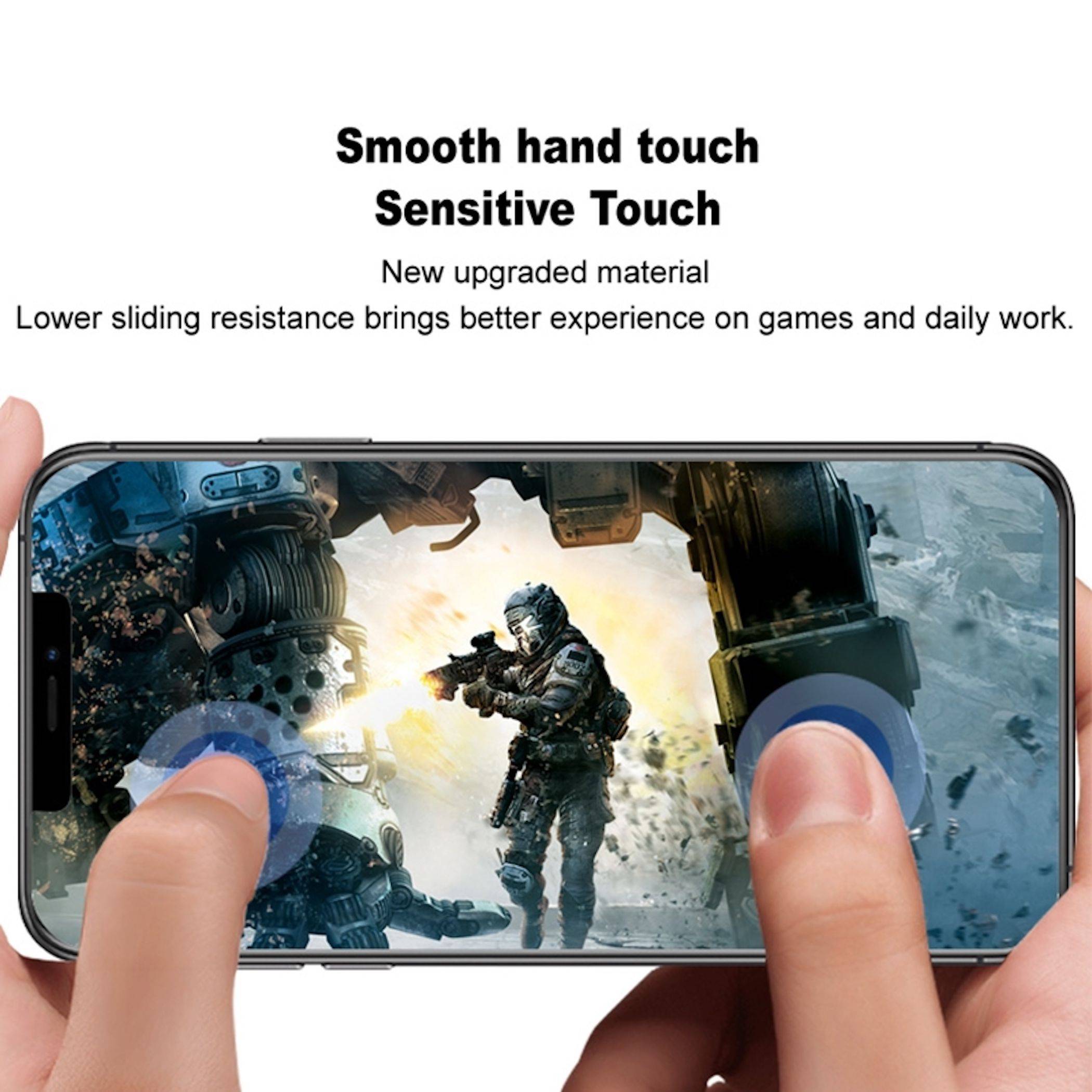 Smartphone-Gaming mit zwei Daumen auf dem Bildschirm; der Text bewirbt 