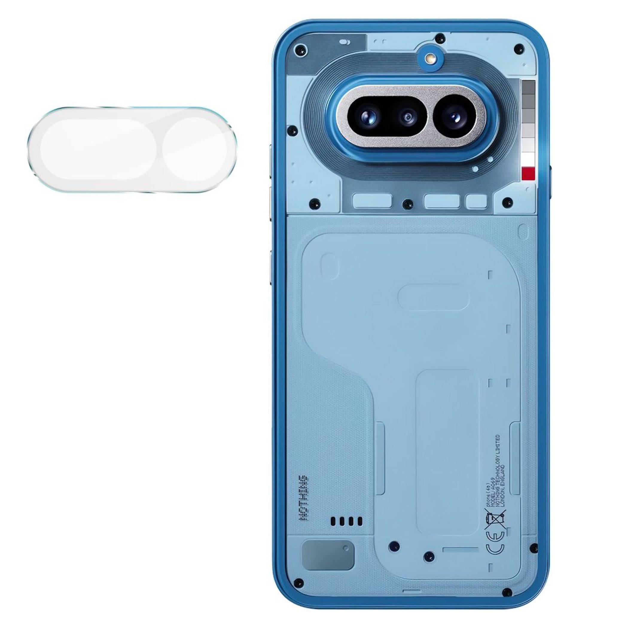 Rückseite eines durchscheinenden blauen Smartphones mit einem großen Dual-Kamera-Modul und einem separaten weiß-ovalen Zubehör daneben.